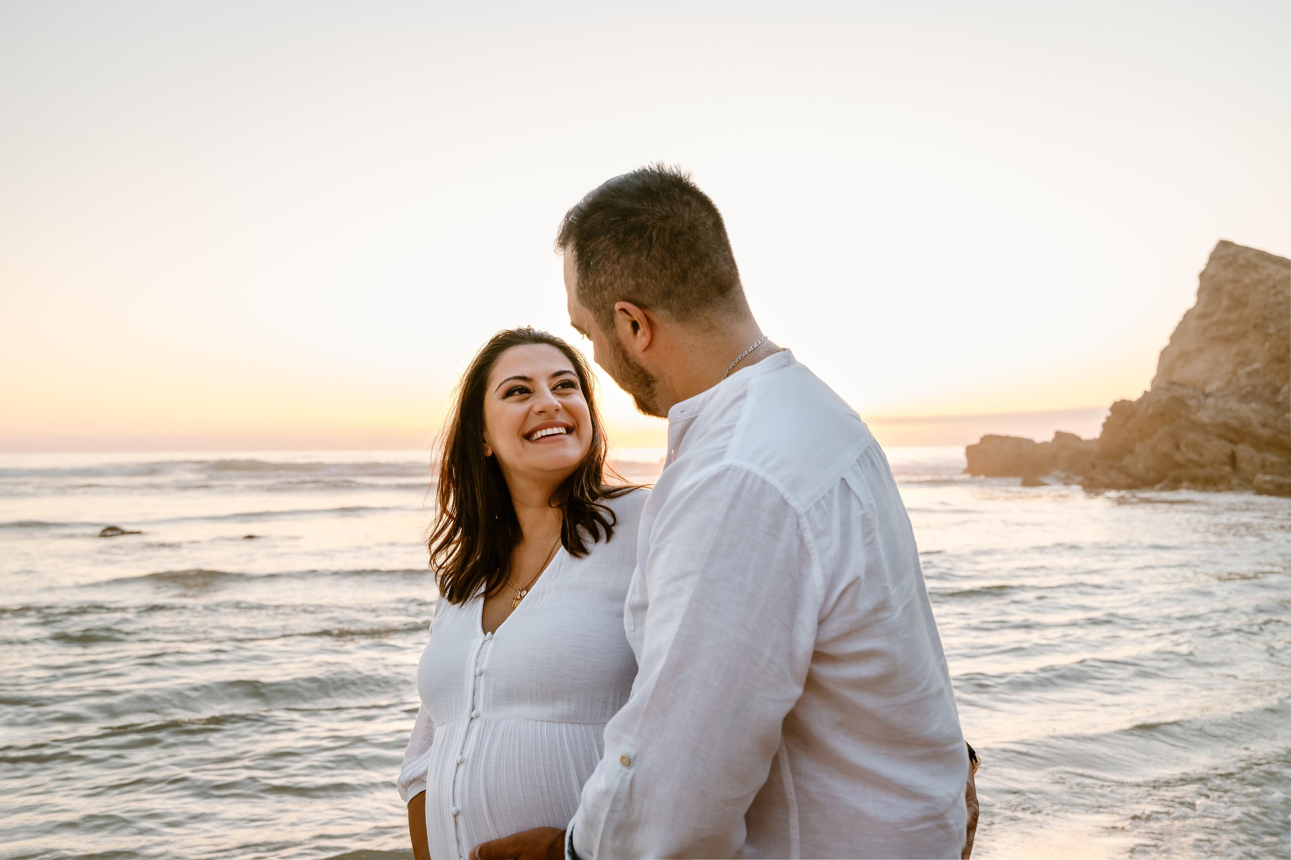 Sessão Maternidade na Praia de Paredes da Vitória. Luxury Wedding Photography & Cinematic Films | Portugal & Destination Weddings | Ricardo & Mary Pictures