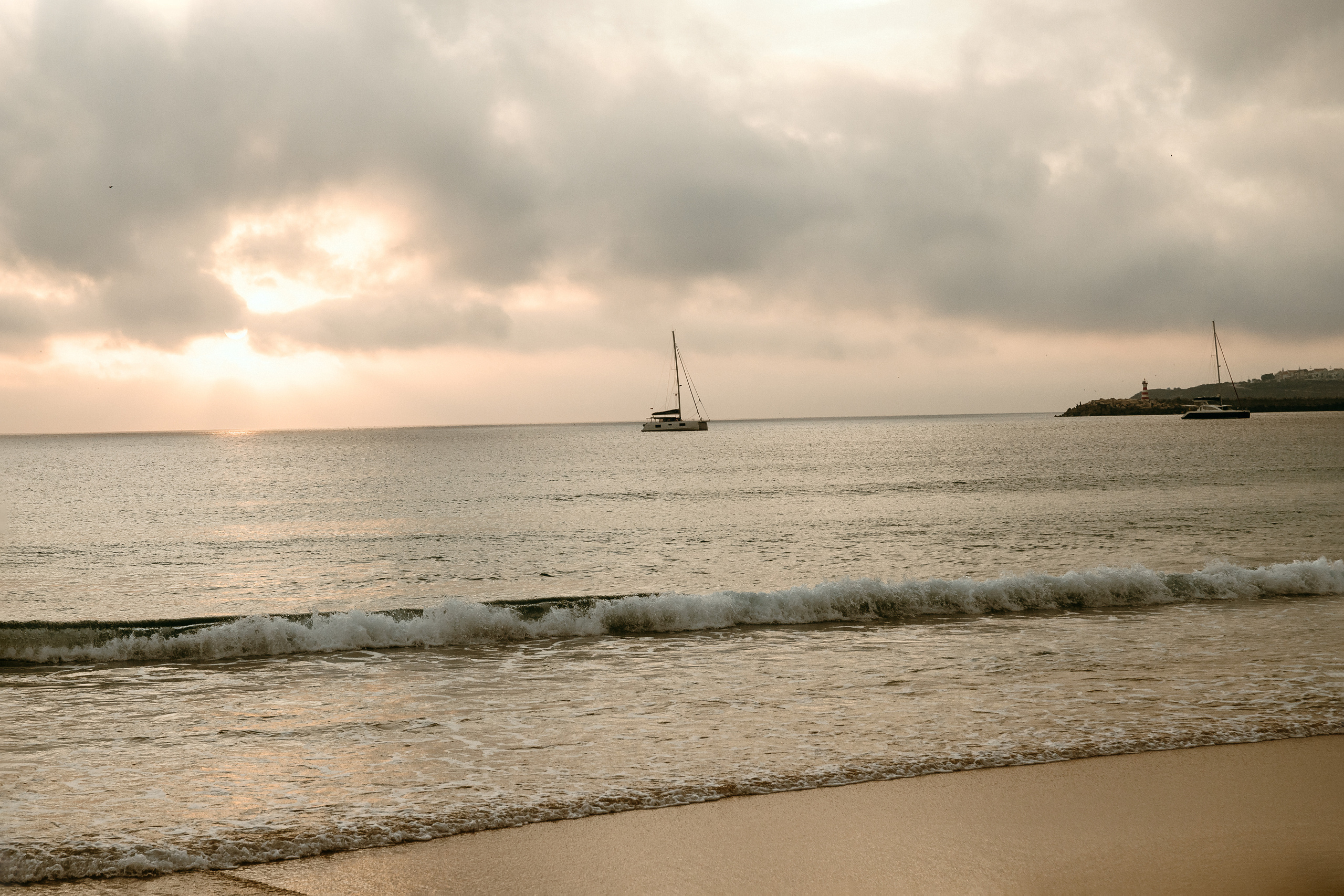 Momento a Dois em Peniche. Luxury Wedding Photography & Cinematic Films | Portugal & Destination Weddings | Ricardo & Mary Pictures