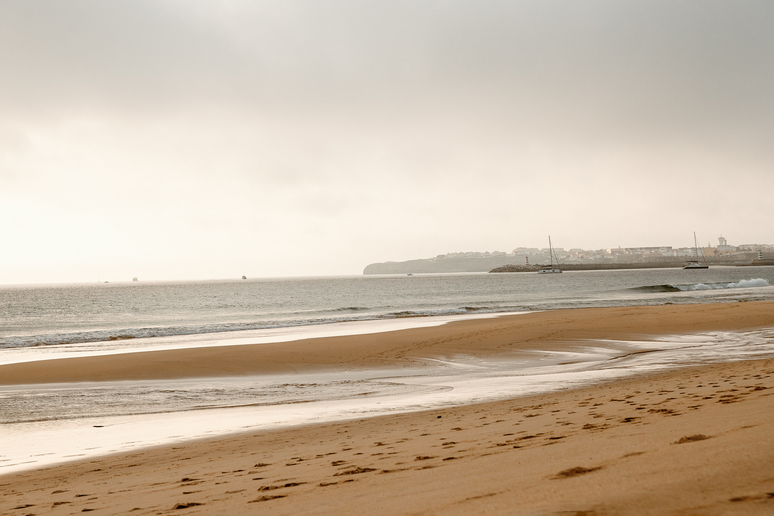 Momento a Dois em Peniche. Luxury Wedding Photography & Cinematic Films | Portugal & Destination Weddings | Ricardo & Mary Pictures