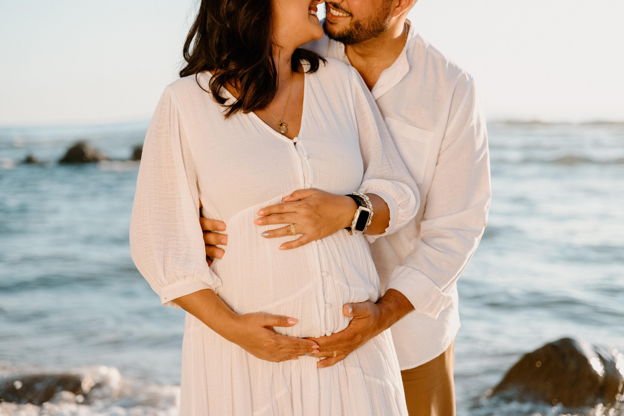 Sessão Maternidade na Praia de Paredes da Vitória. Luxury Wedding Photography & Cinematic Films | Portugal & Destination Weddings | Ricardo & Mary Pictures