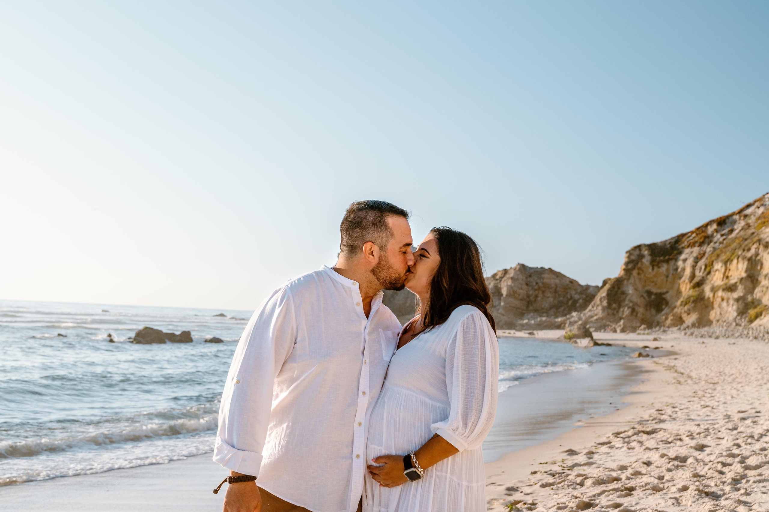 Sessão Maternidade na Praia de Paredes da Vitória. Luxury Wedding Photography & Cinematic Films | Portugal & Destination Weddings | Ricardo & Mary Pictures