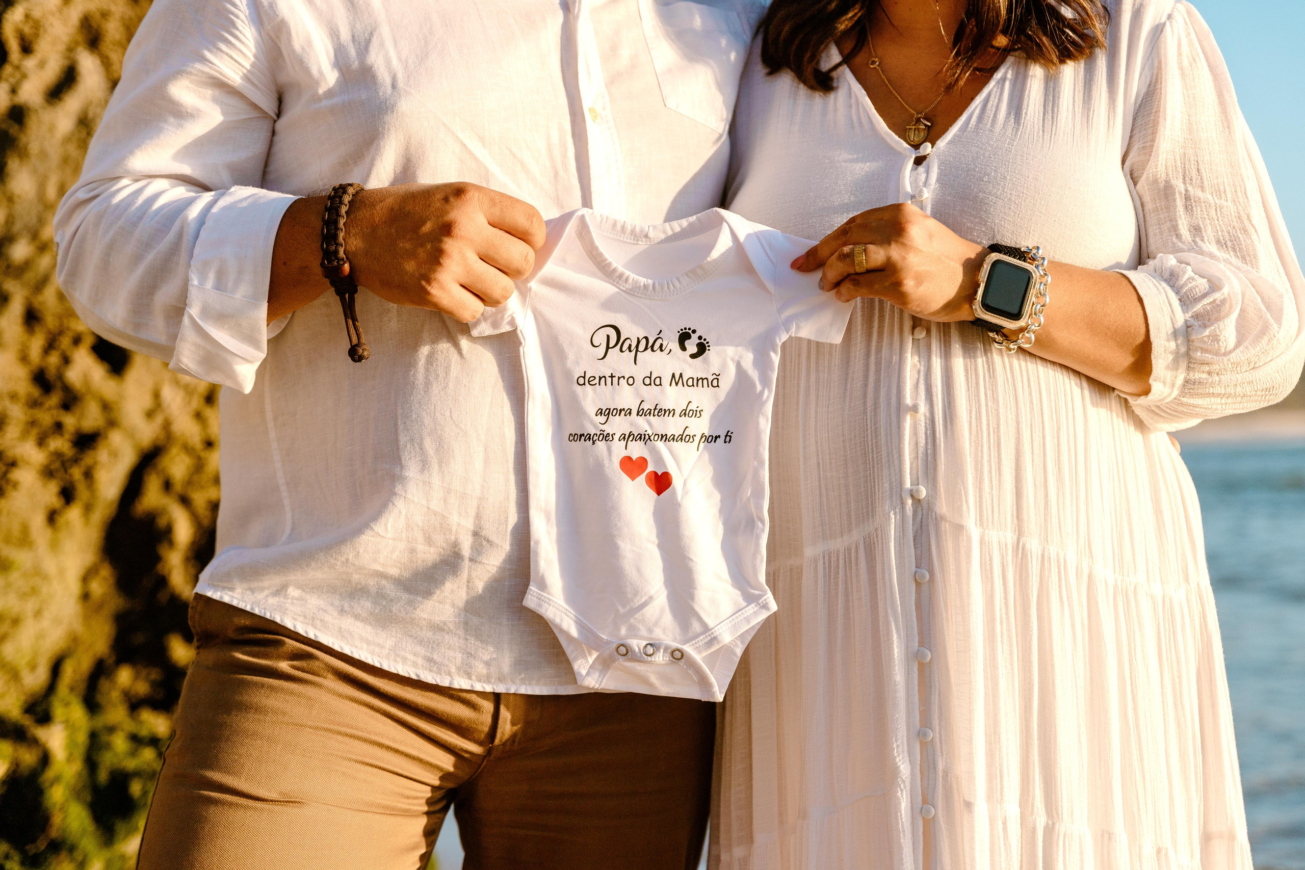 Sessão Maternidade na Praia de Paredes da Vitória. Luxury Wedding Photography & Cinematic Films | Portugal & Destination Weddings | Ricardo & Mary Pictures