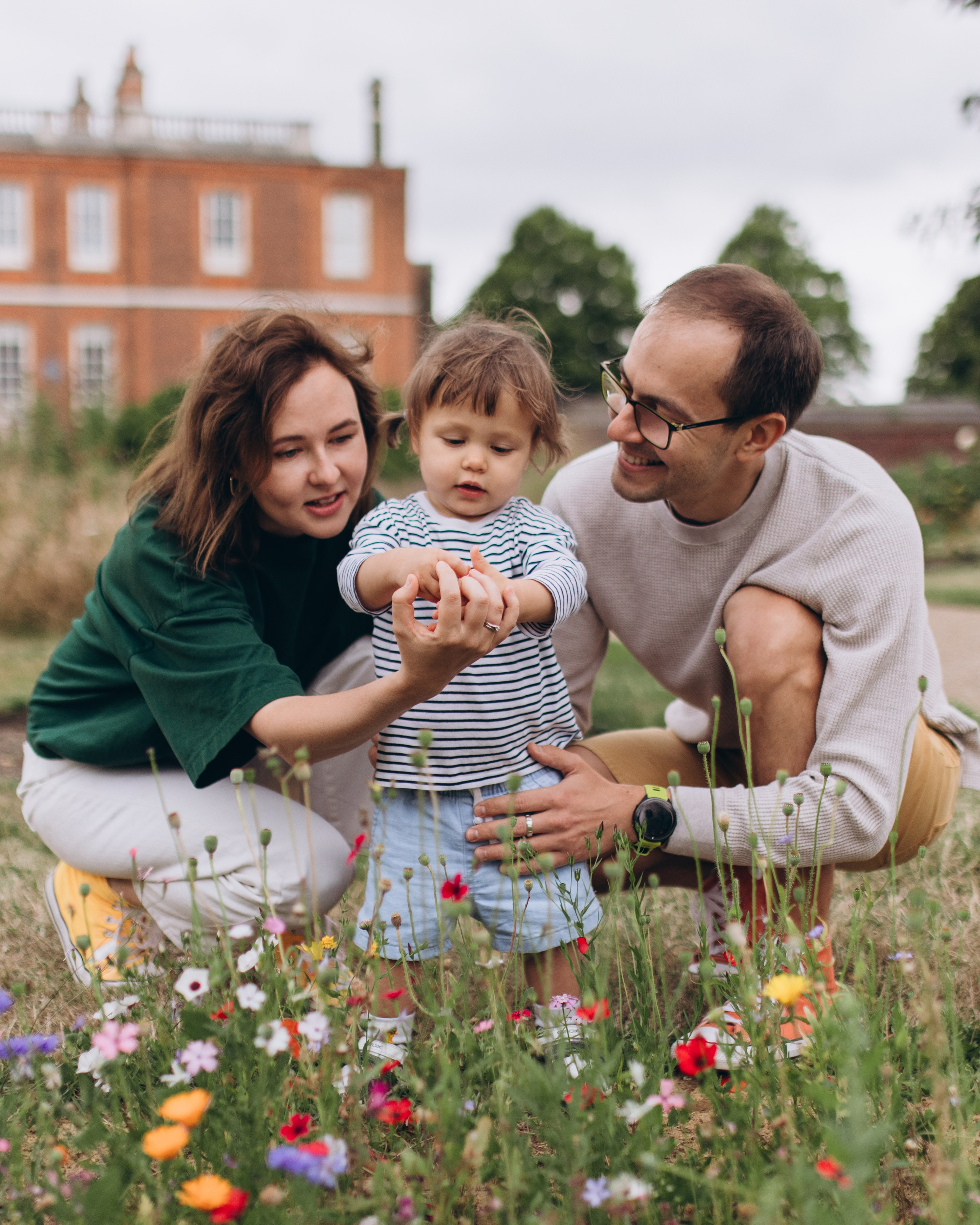 Milena with parents (Greenwich Park). Anastasia Klink, Photographer in London