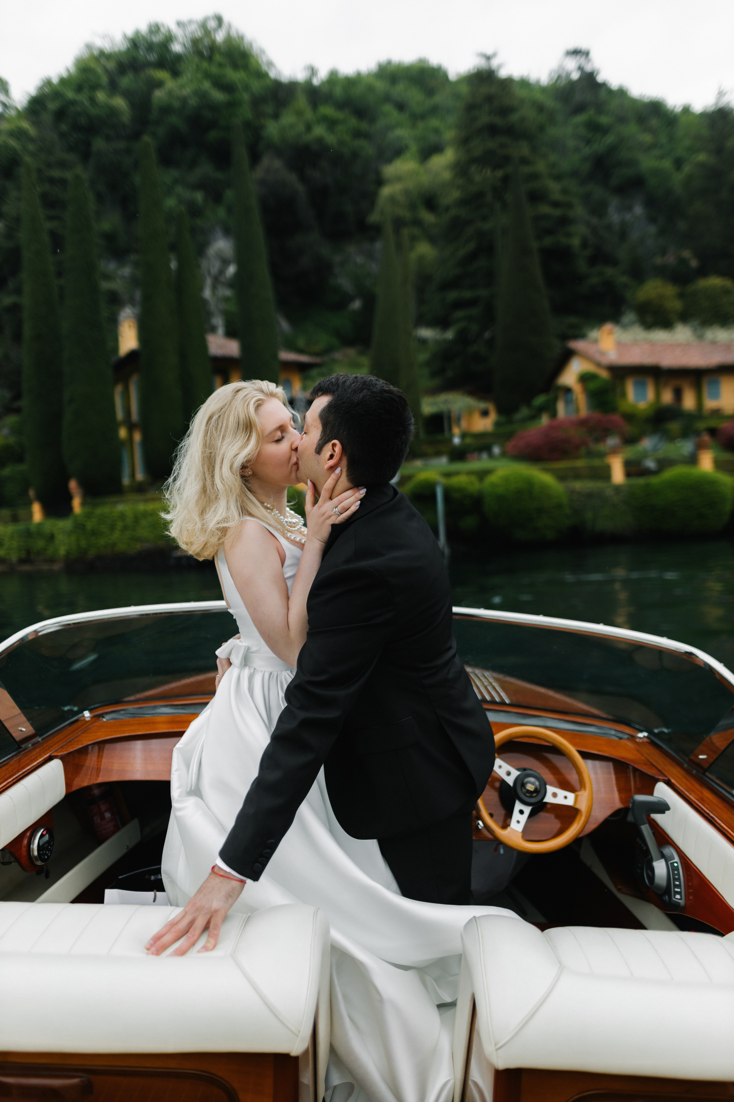Rainy Day Wedding on Lake Como | Villa Serbelloni & Boat Photography. Photographer in Italy Anna Linnik