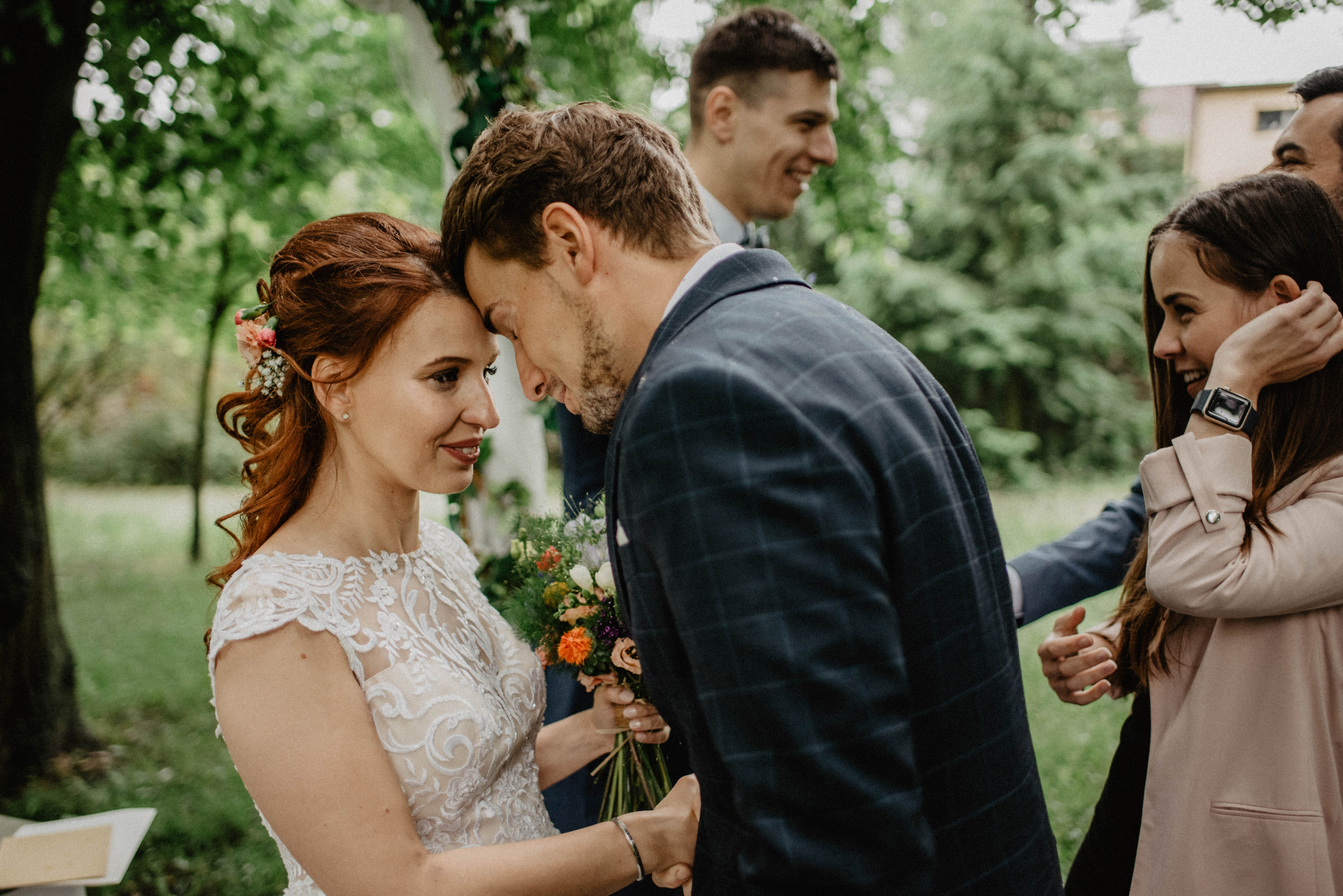 Svatba v Táboře v parku. Lifestyle, wedding and family photographer