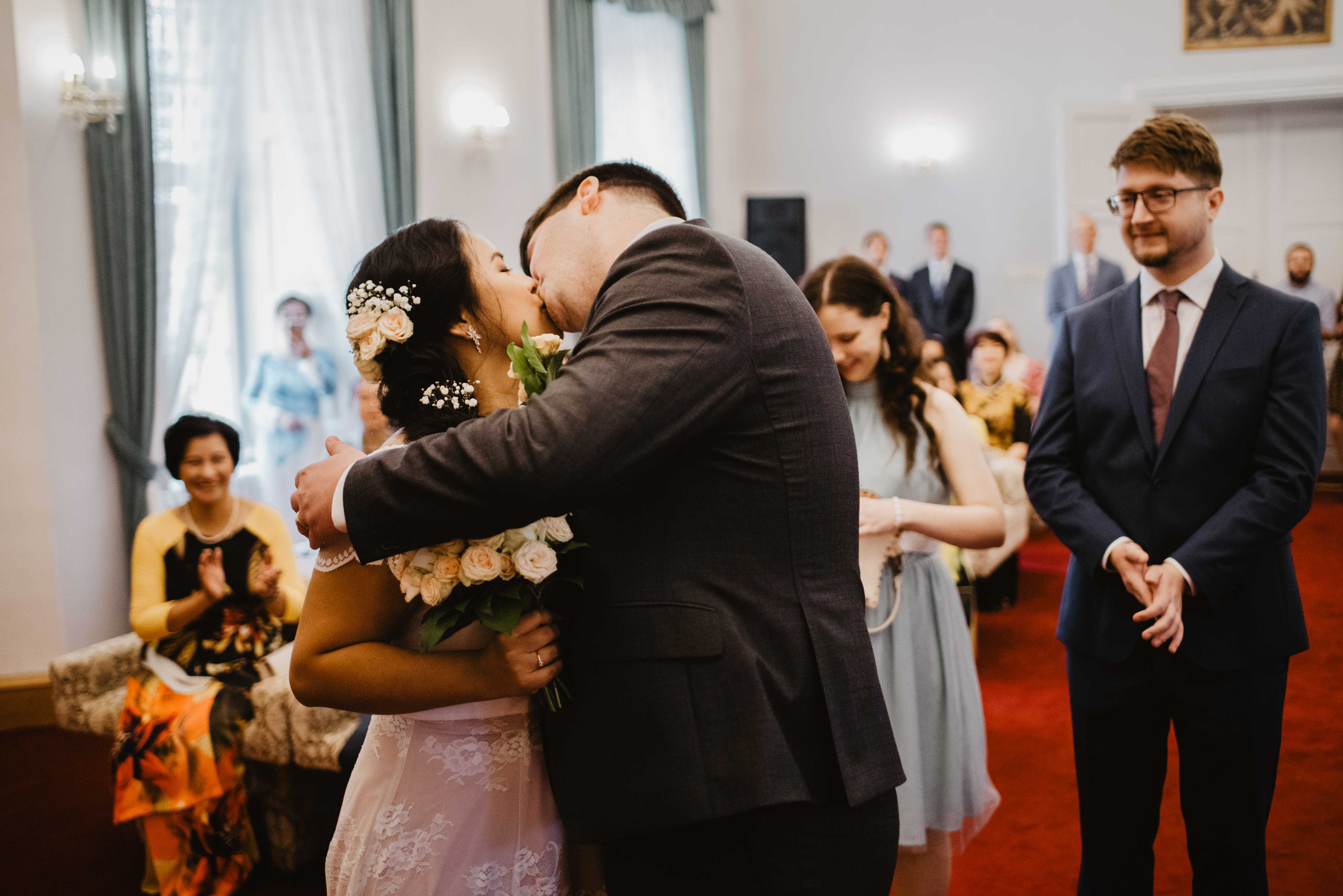 Svatba v centru Brna na Zelném trhu. Lifestyle, wedding and family photographer