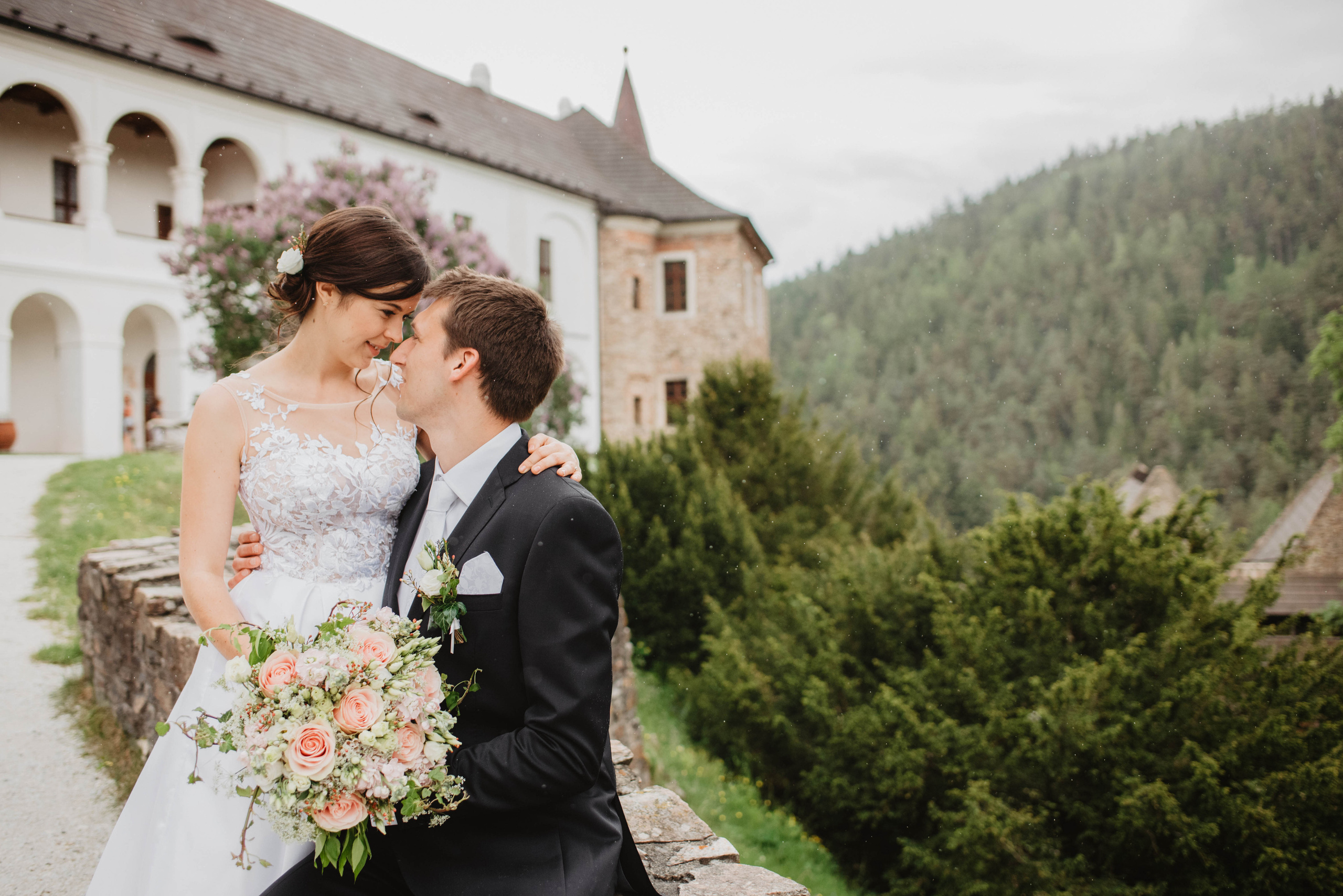 Svatba na hradě na Šumavě. Šumava. Velhartice. Lifestyle, wedding and family photographer