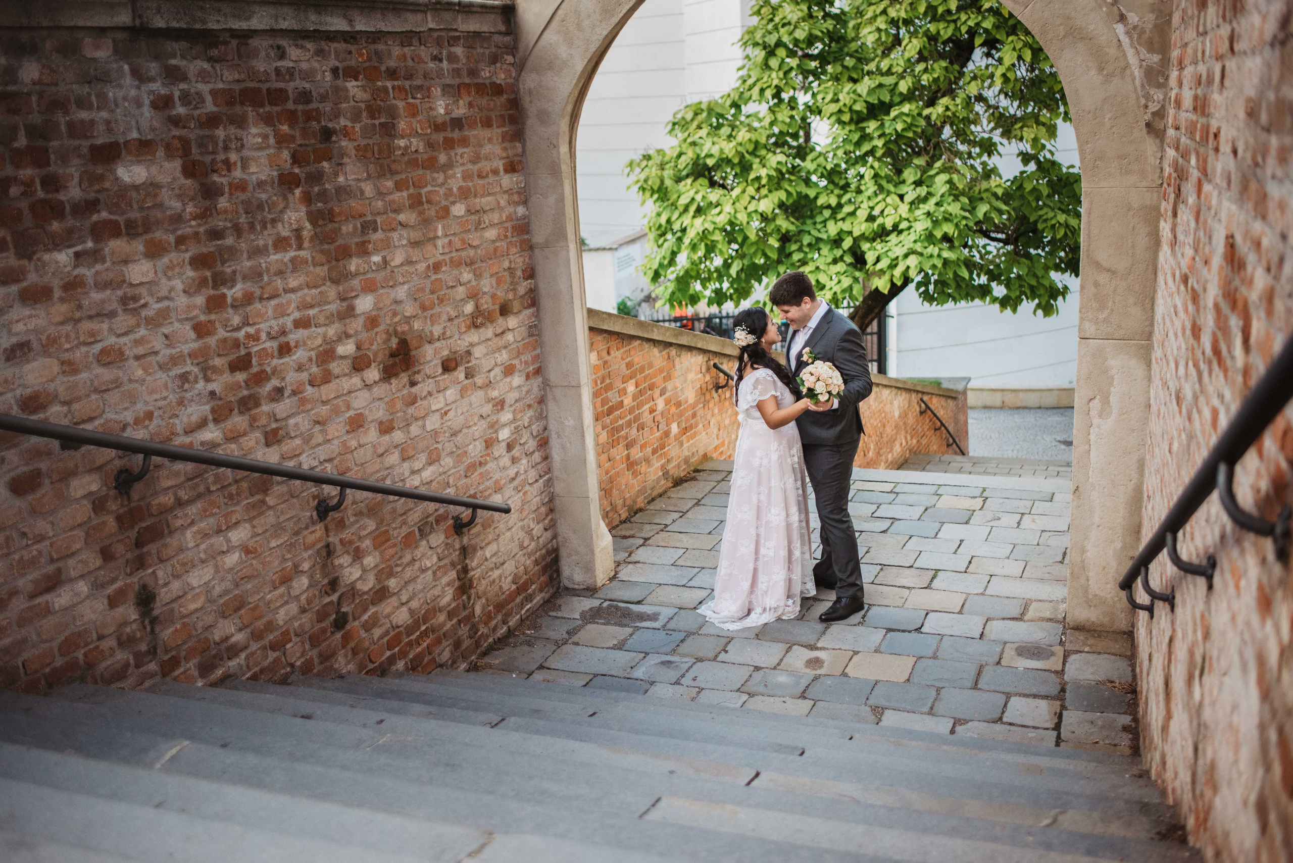 Svatba v centru Brna na Zelném trhu. Lifestyle, wedding and family photographer