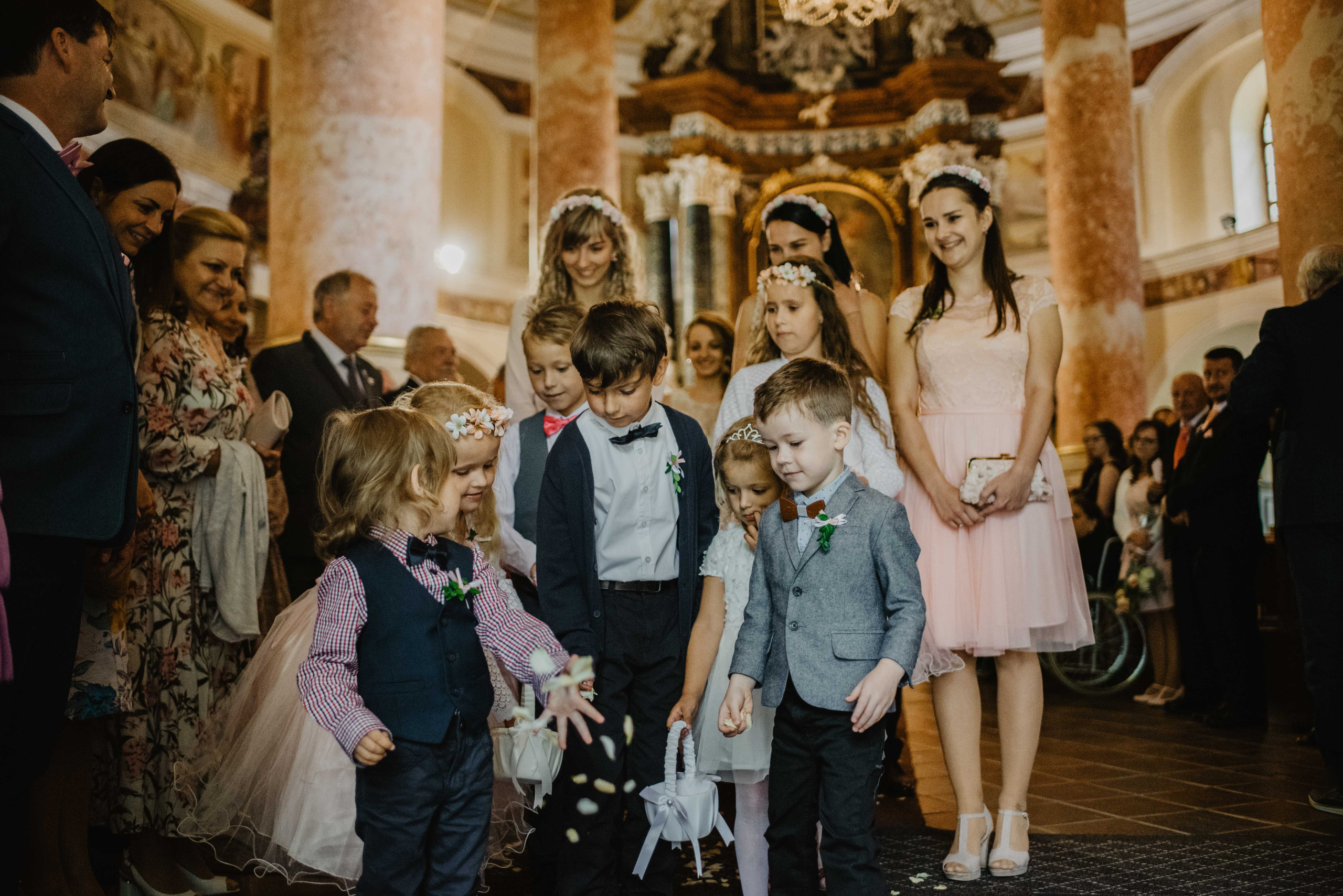 Svatba v kostele v Rýmařově. Bruntál. Lifestyle, wedding and family photographer