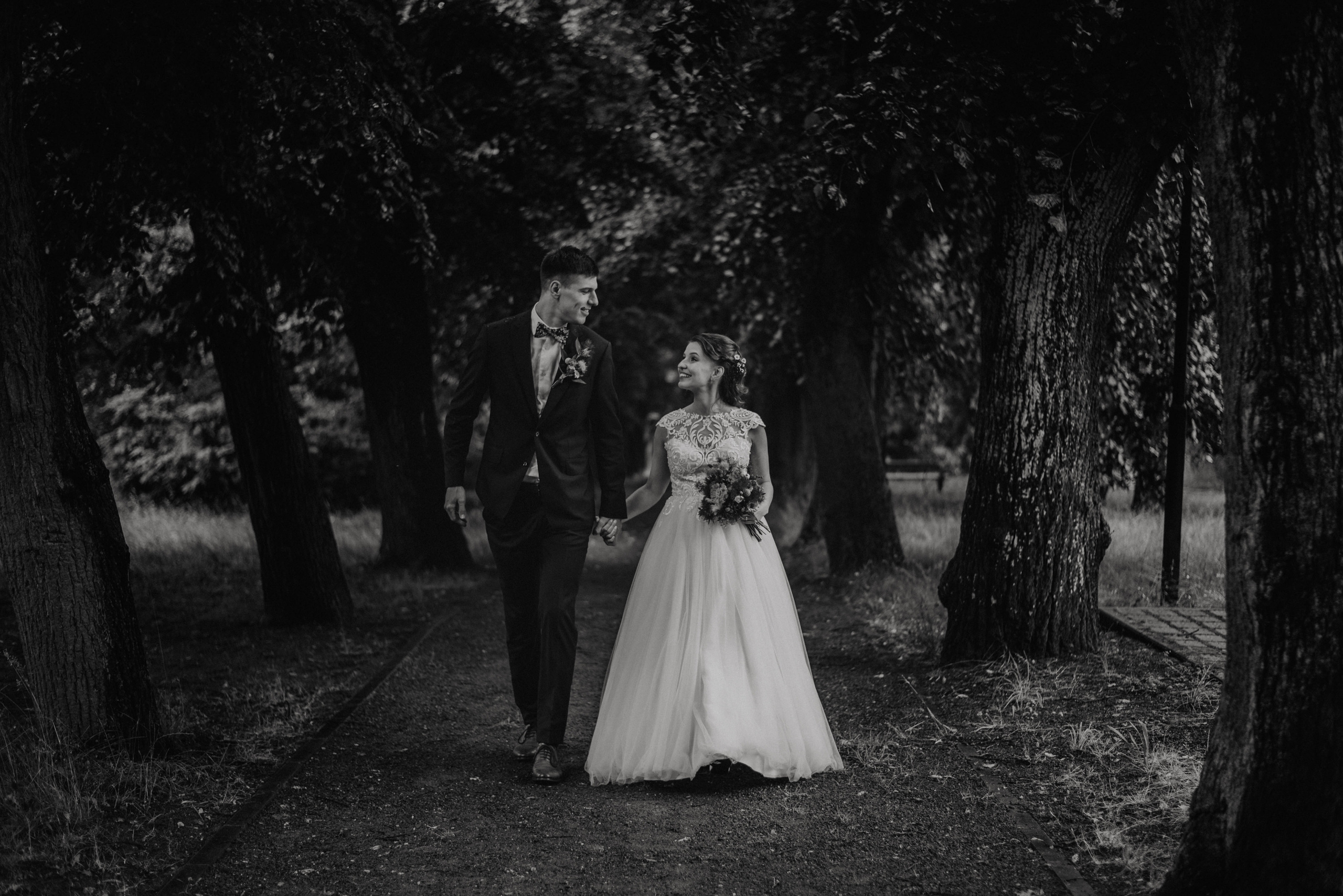 Svatba v Táboře v parku. Lifestyle, wedding and family photographer