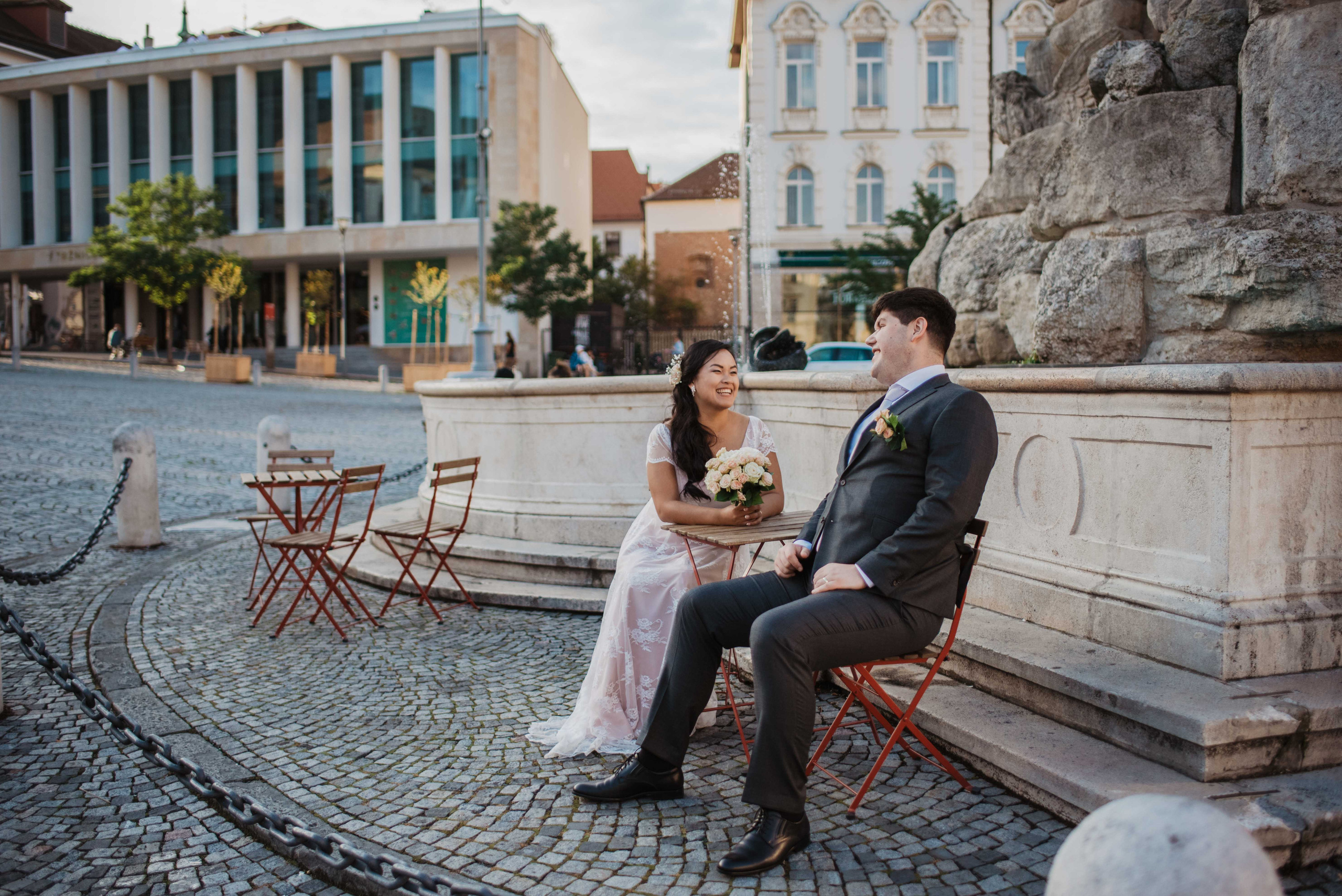 Svatba v centru Brna na Zelném trhu. Lifestyle, wedding and family photographer