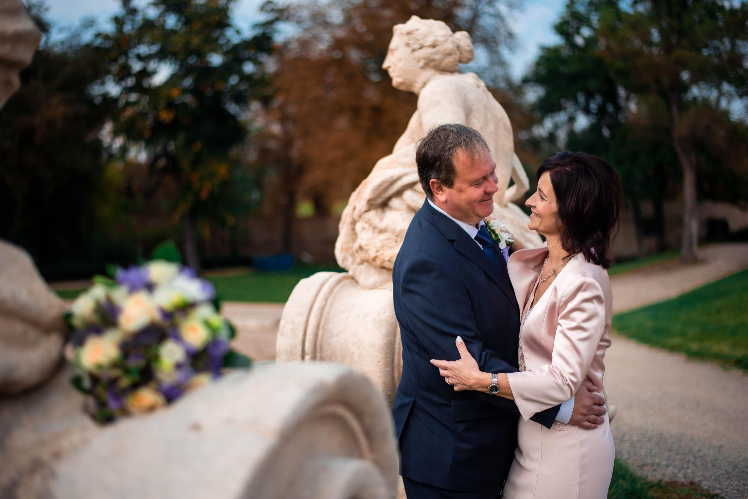 Svatba na zámku ve Slavkově u Brna. Lifestyle, wedding and family photographer