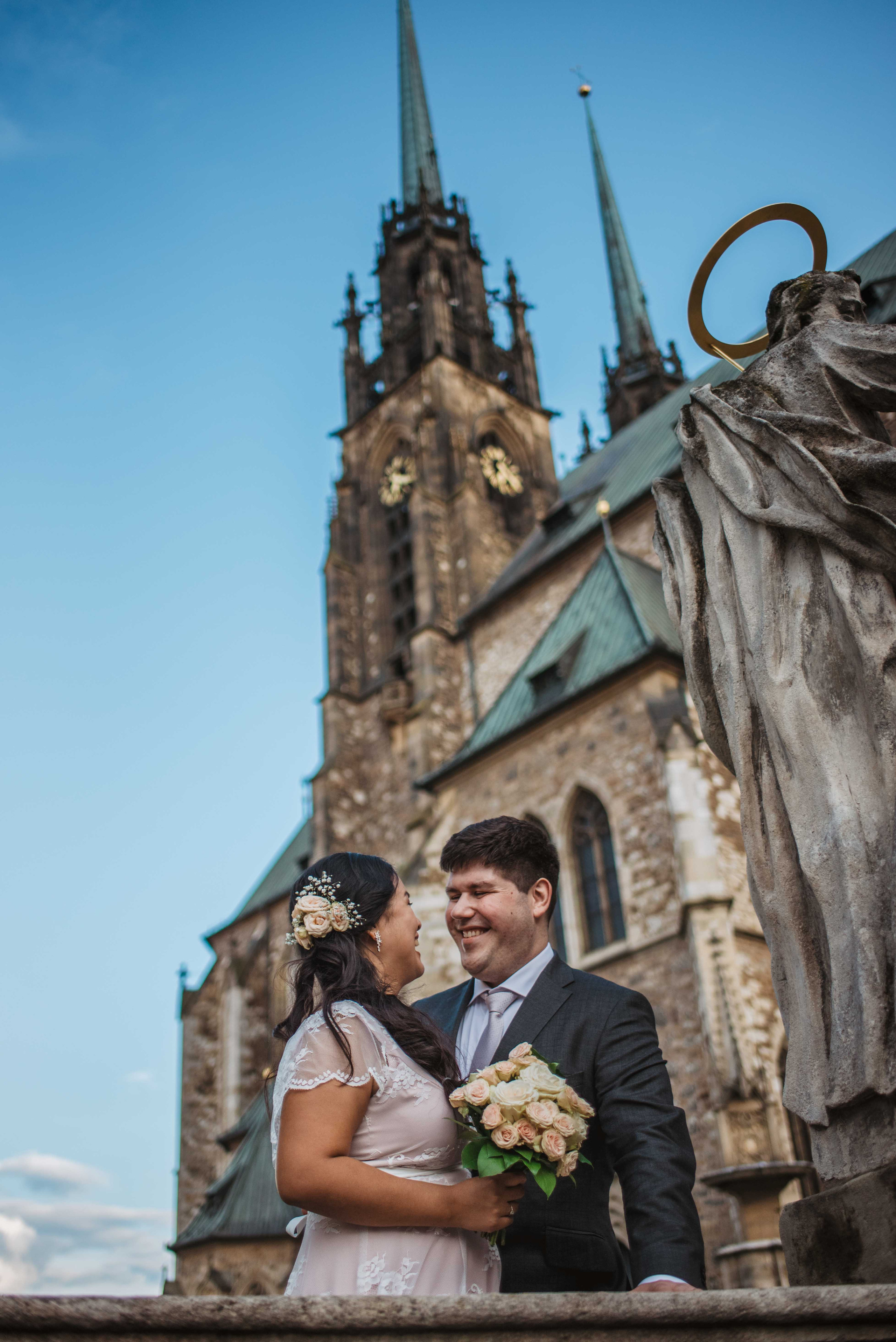 Svatba v centru Brna na Zelném trhu. Lifestyle, wedding and family photographer