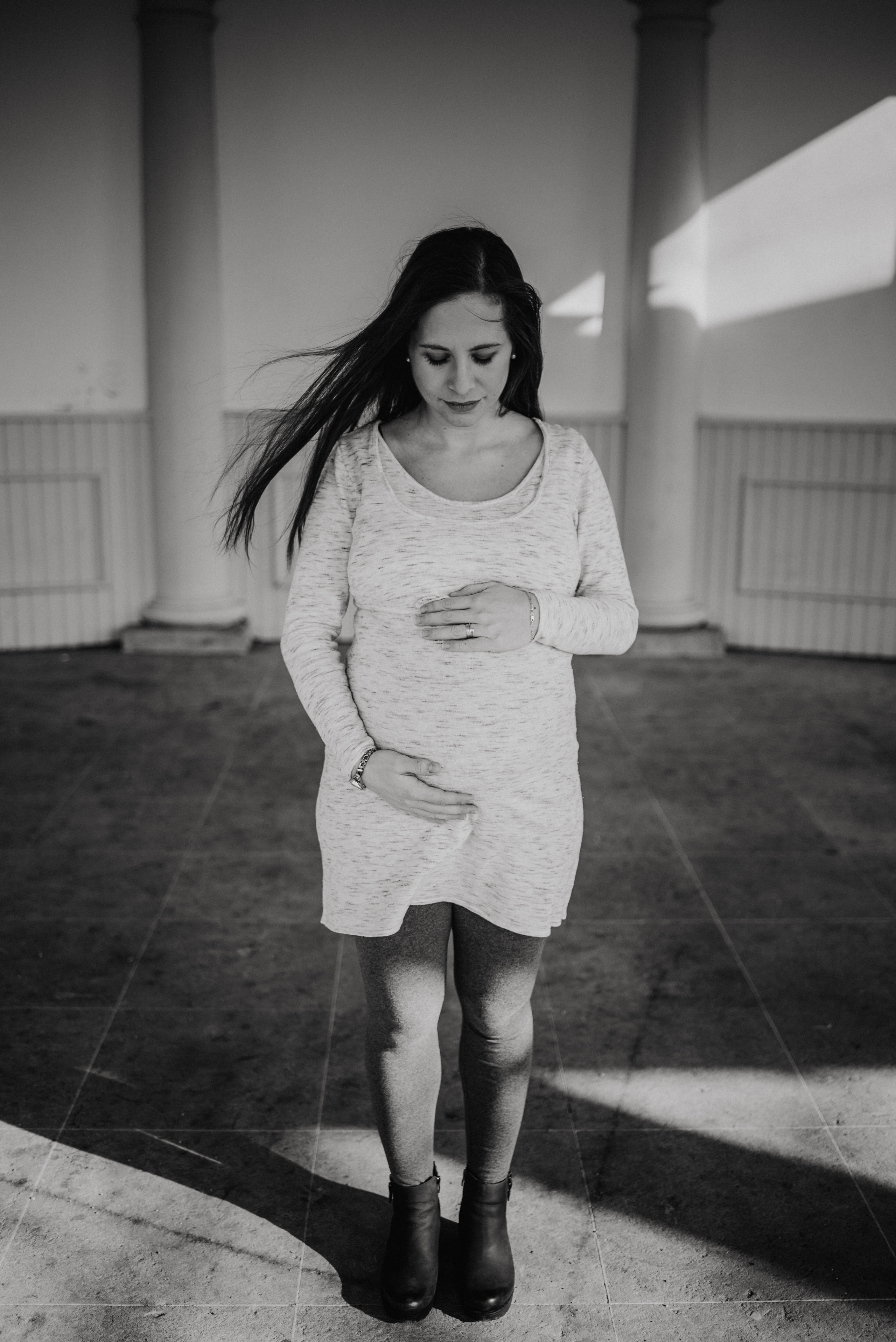 Veronika Jirková Couple in love during spring pregnancy photoshoot. Lifestyle, wedding and family photographer