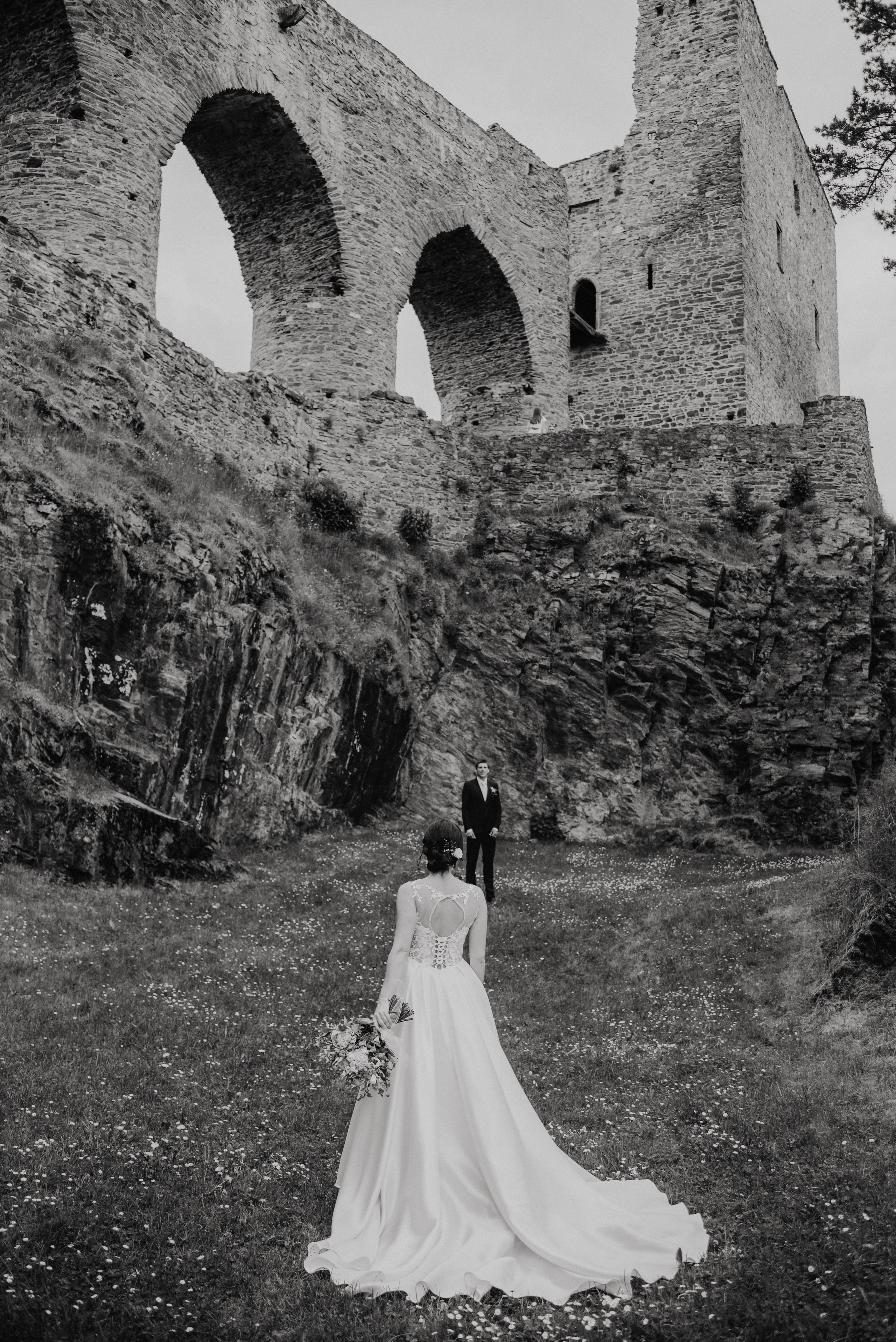 Svatba na hradě na Šumavě. Šumava. Velhartice. Lifestyle, wedding and family photographer