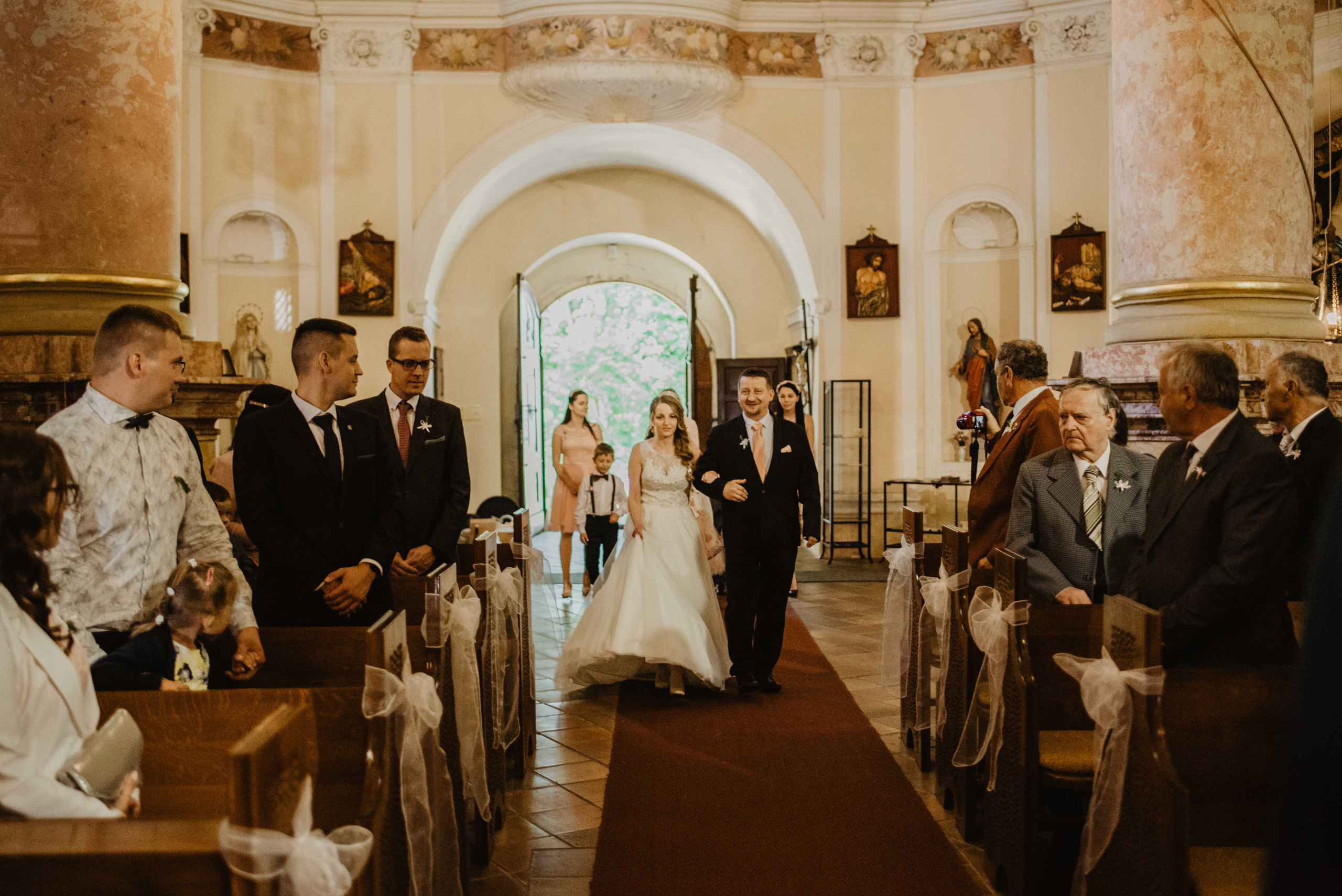 Svatba v kostele v Rýmařově. Bruntál. Lifestyle, wedding and family photographer