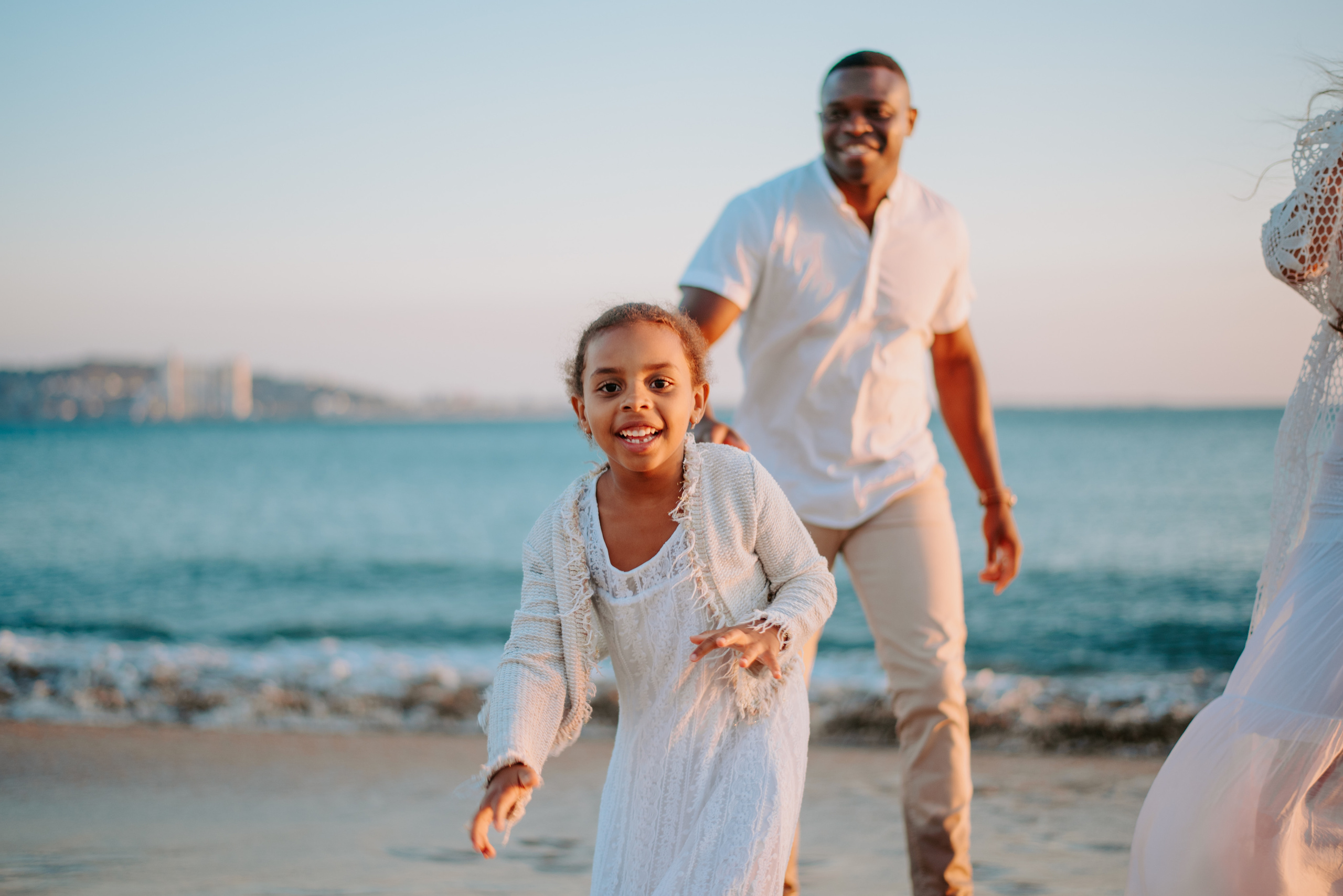 Family photographer based in Lisbon. Lifestyle, wedding and family photographer