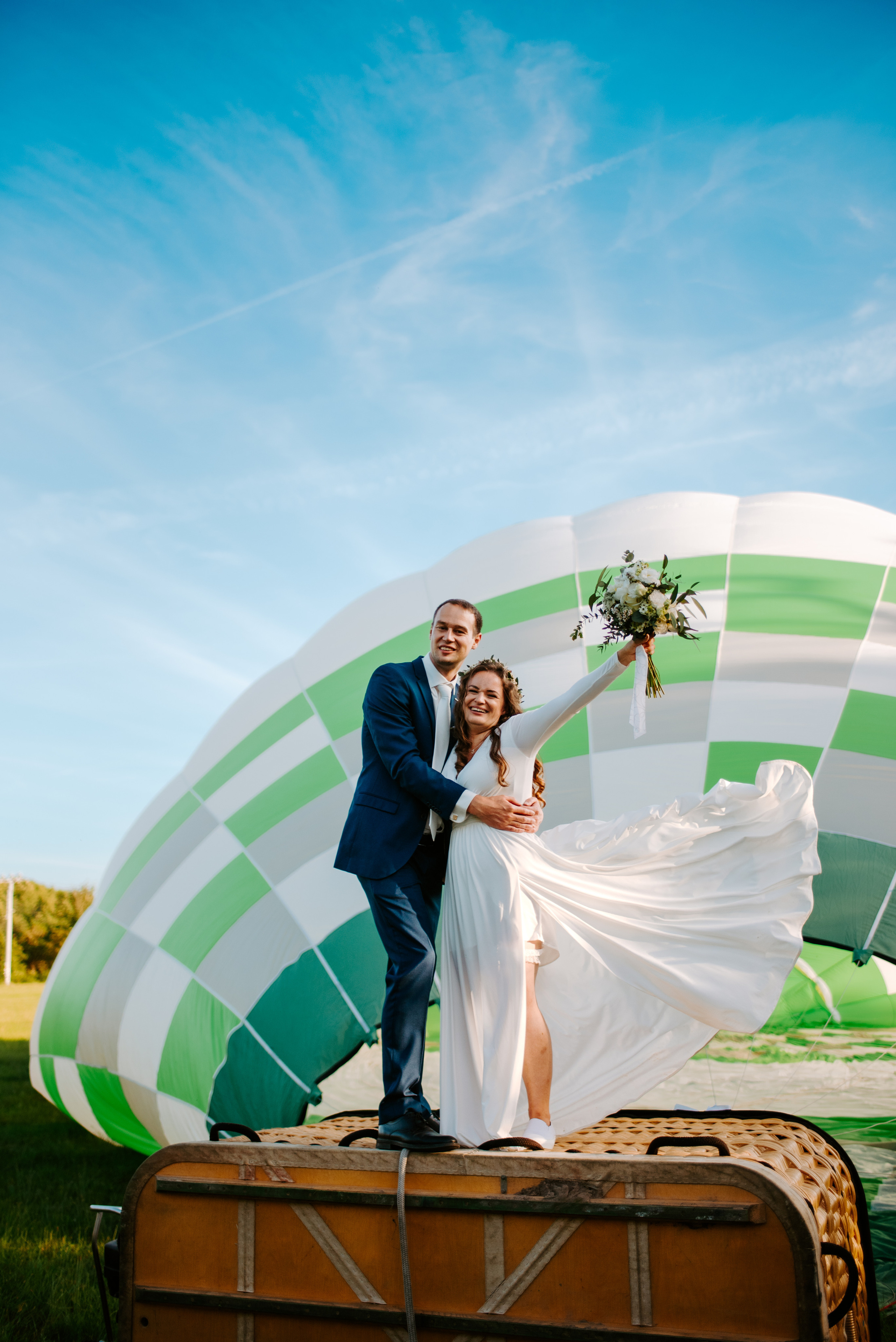 Wedding in the hot air balloon. Lifestyle, wedding and family photographer