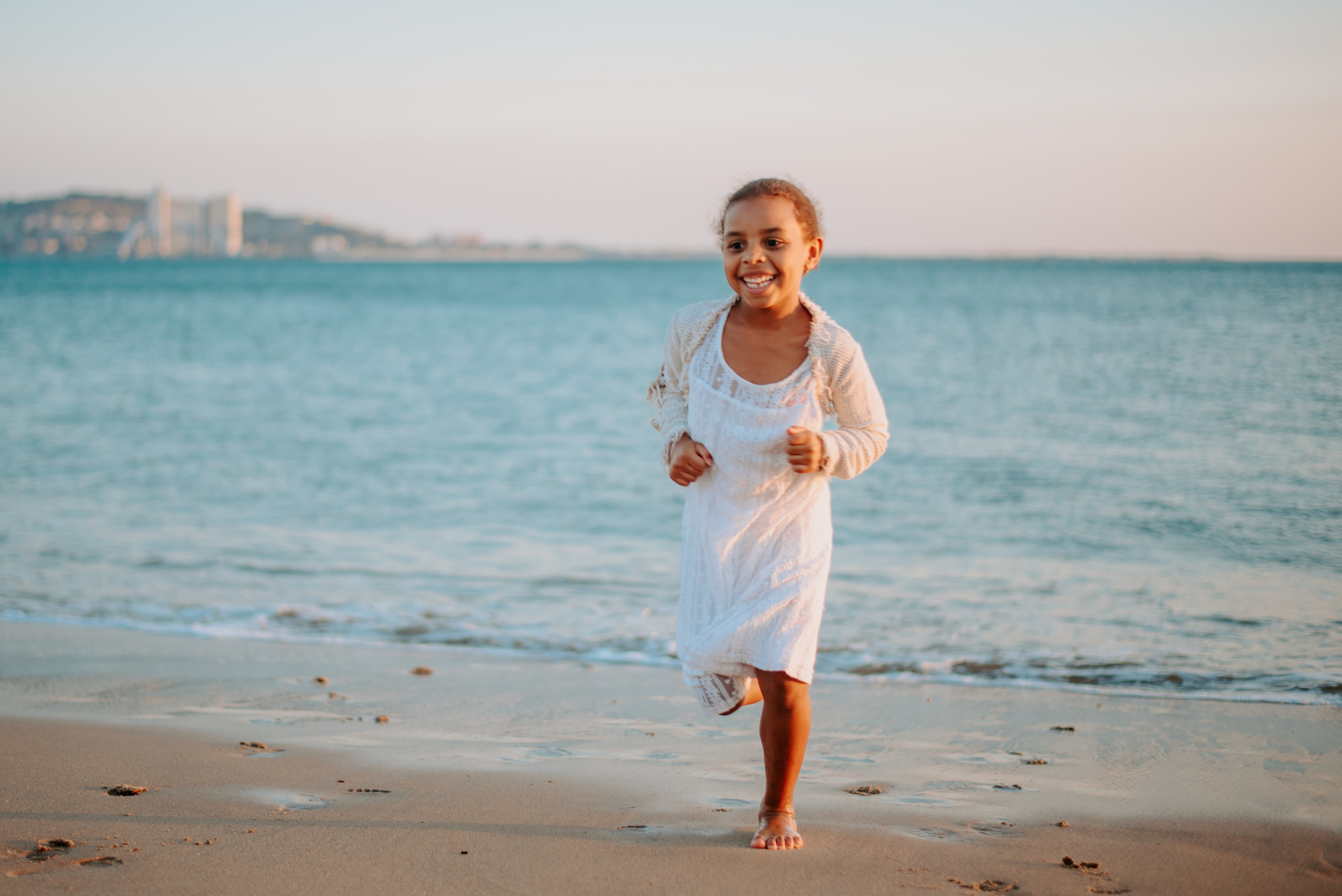 Family photographer based in Lisbon. Lifestyle, wedding and family photographer