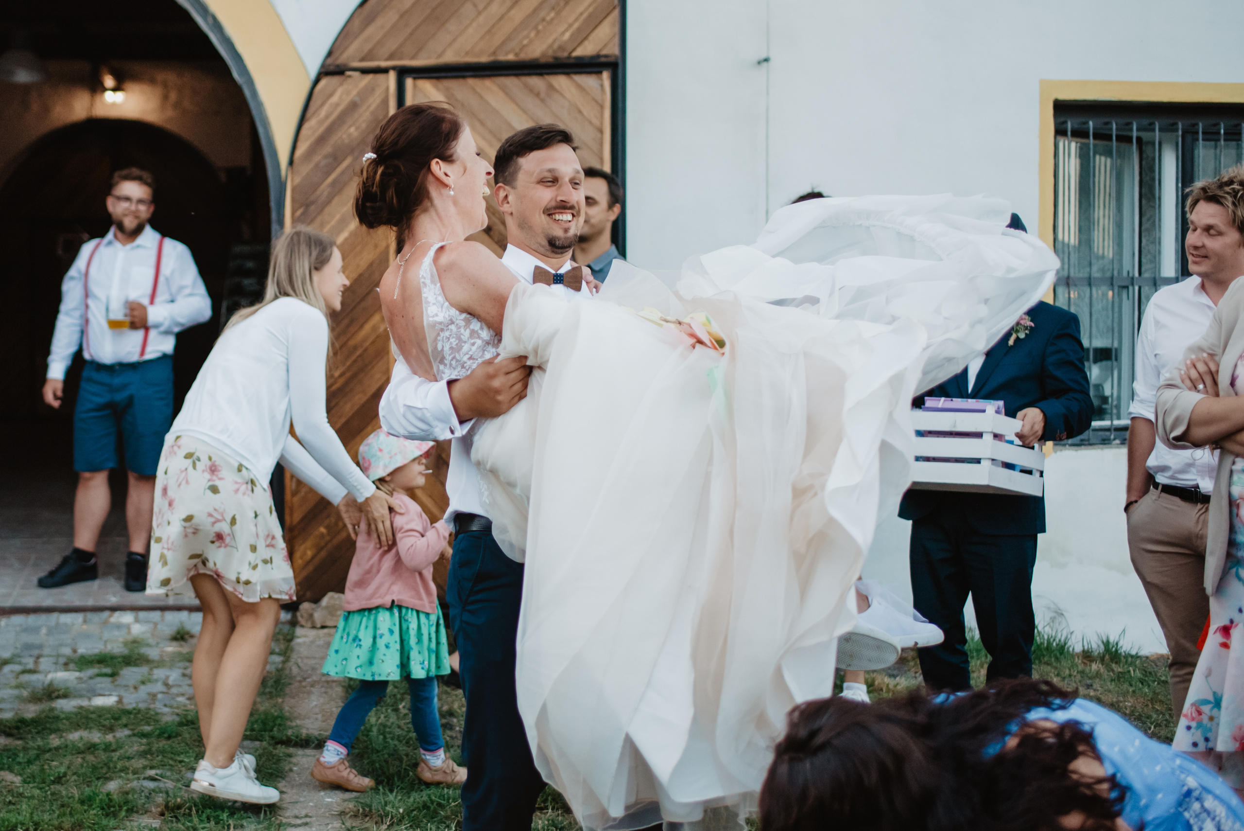 Rustic wedding. Svatba v rustikálním stylu poblíž Brna. Lifestyle, wedding and family photographer