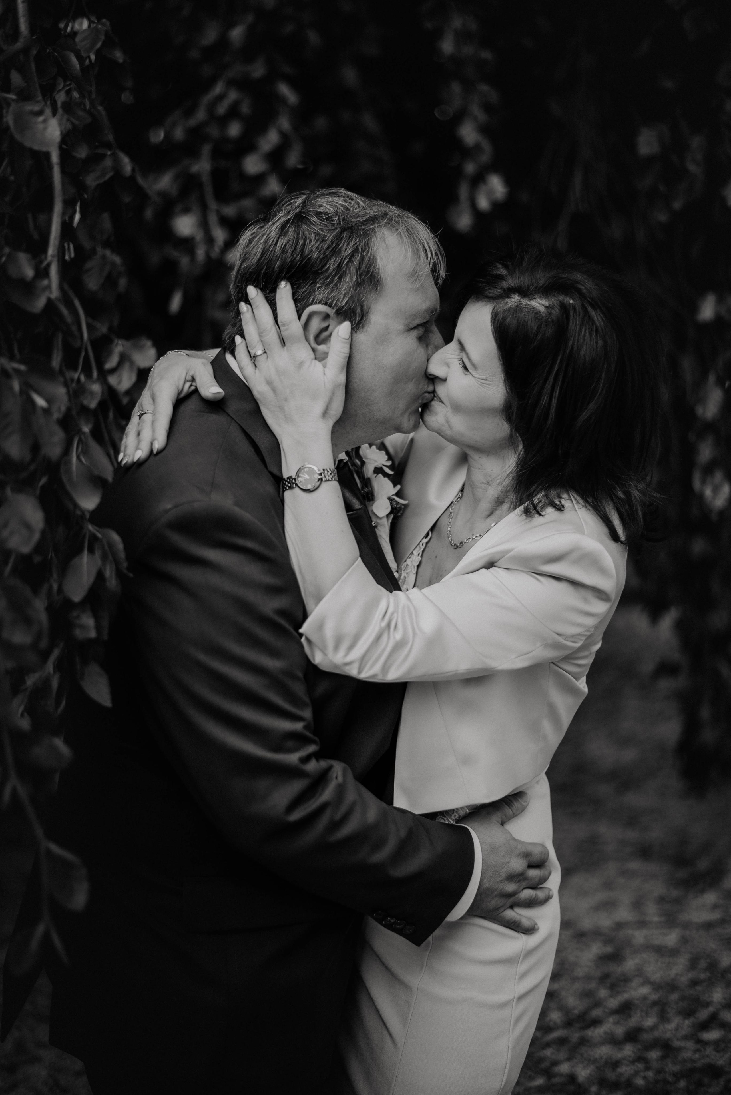 Svatba na zámku ve Slavkově u Brna. Lifestyle, wedding and family photographer