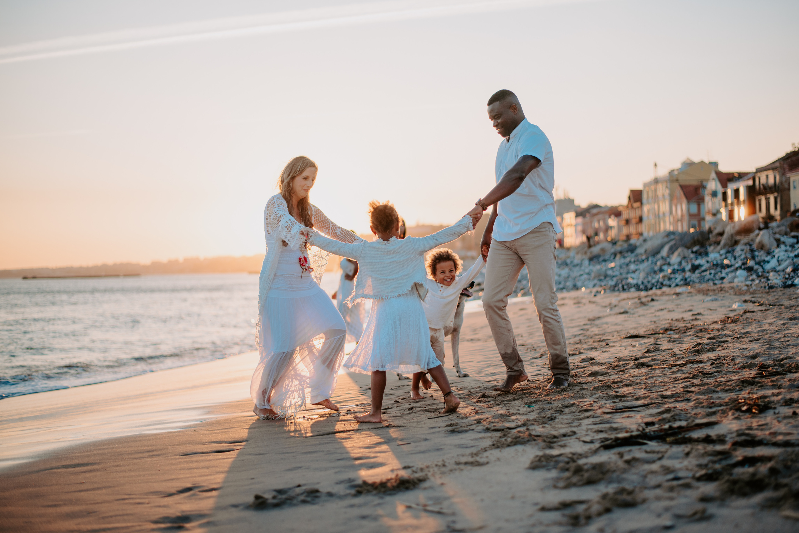 Family photographer based in Lisbon. Lifestyle, wedding and family photographer