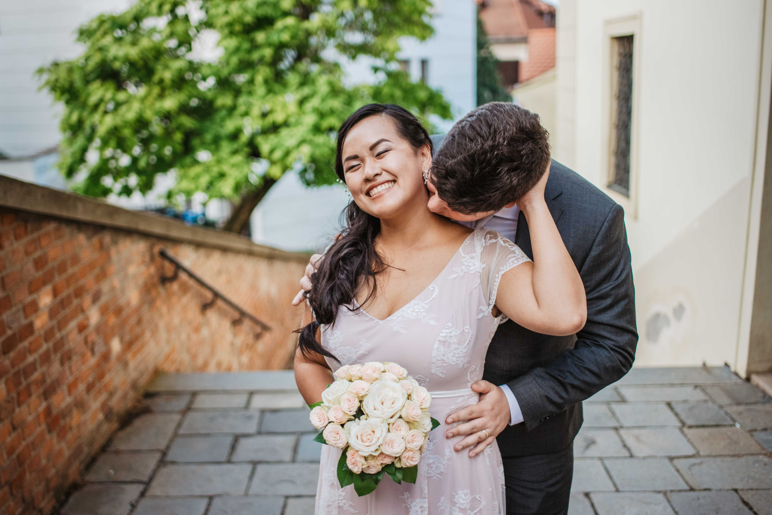 Svatba v centru Brna na Zelném trhu. Lifestyle, wedding and family photographer