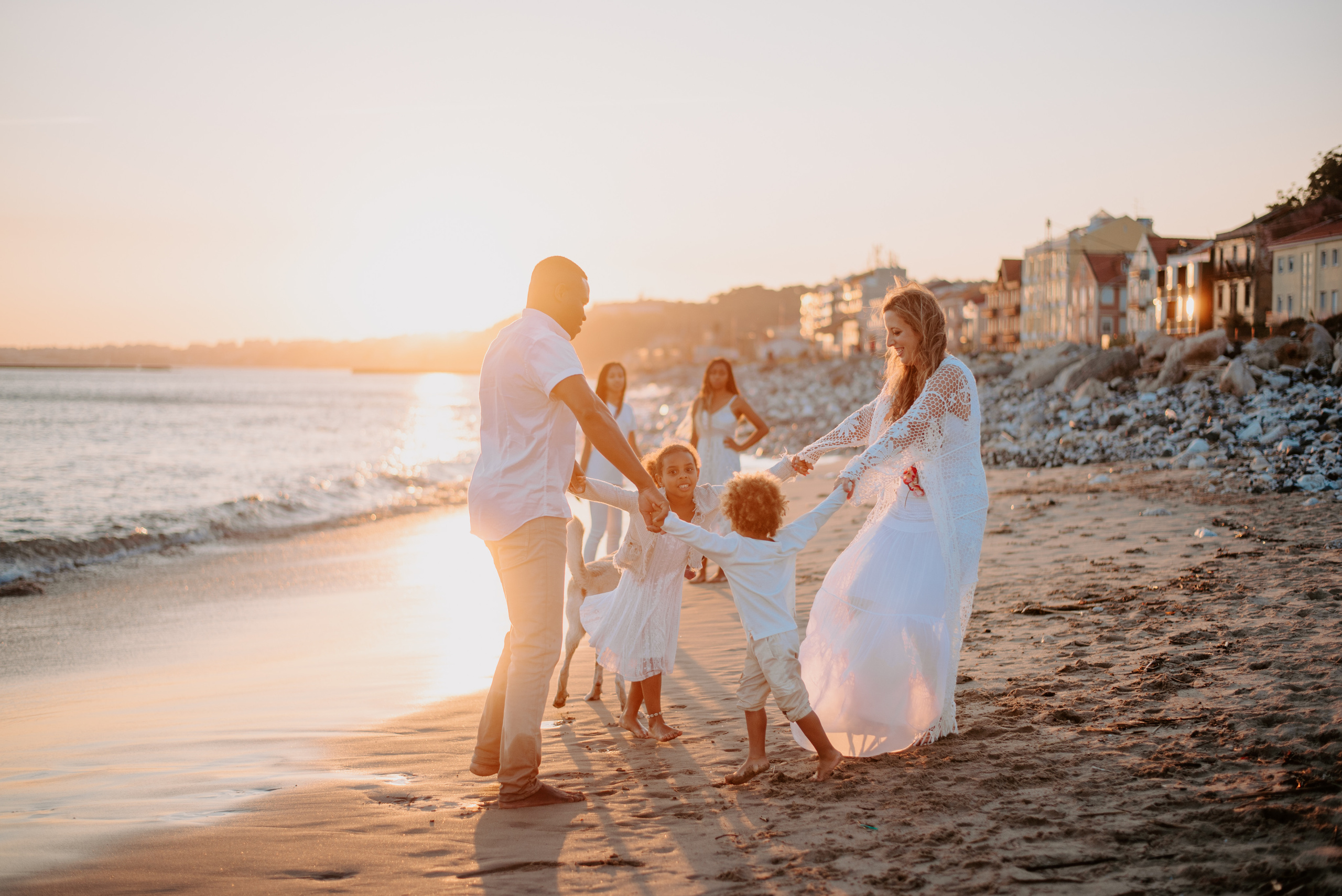 Family photographer based in Lisbon. Lifestyle, wedding and family photographer