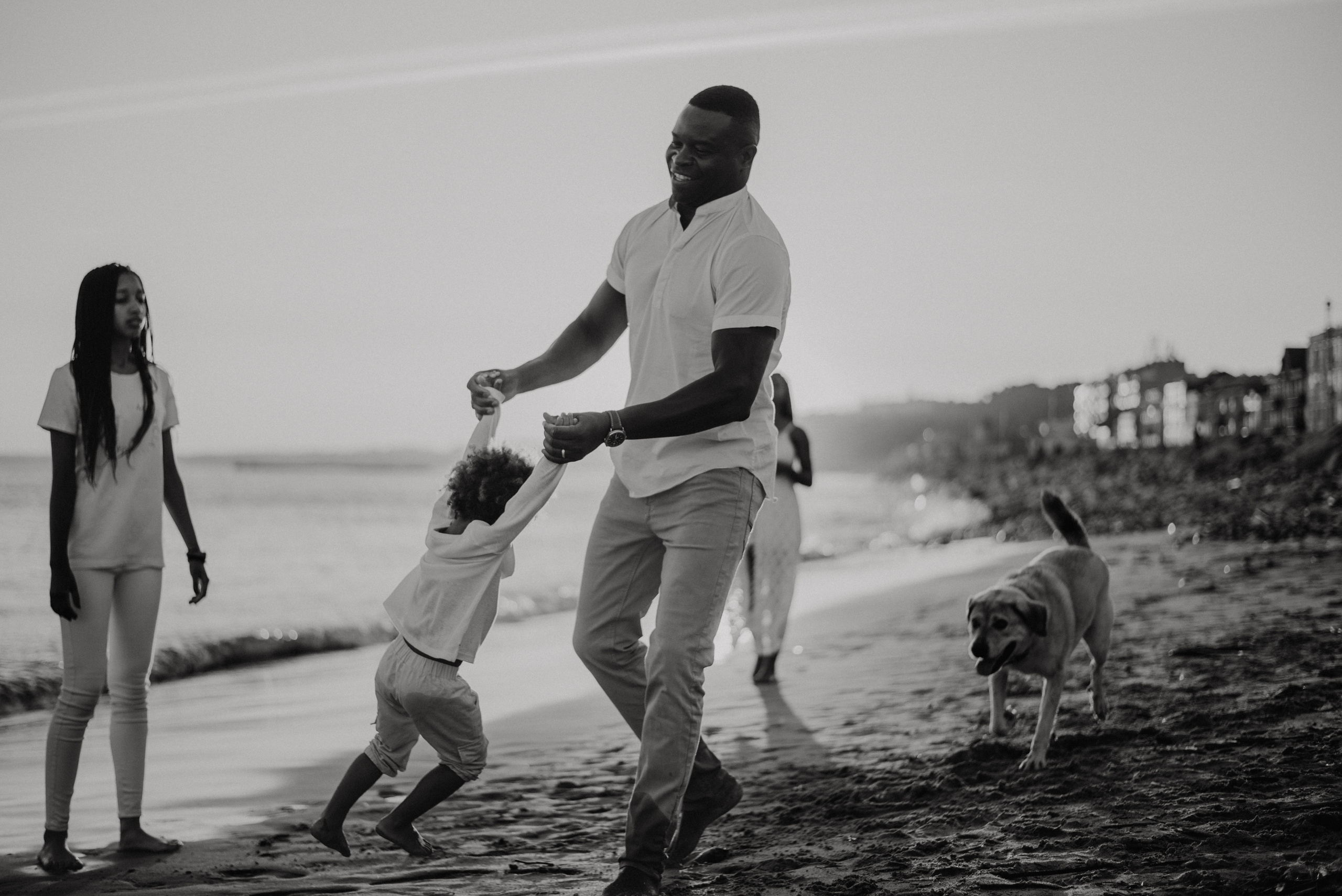 Family photographer based in Lisbon. Lifestyle, wedding and family photographer