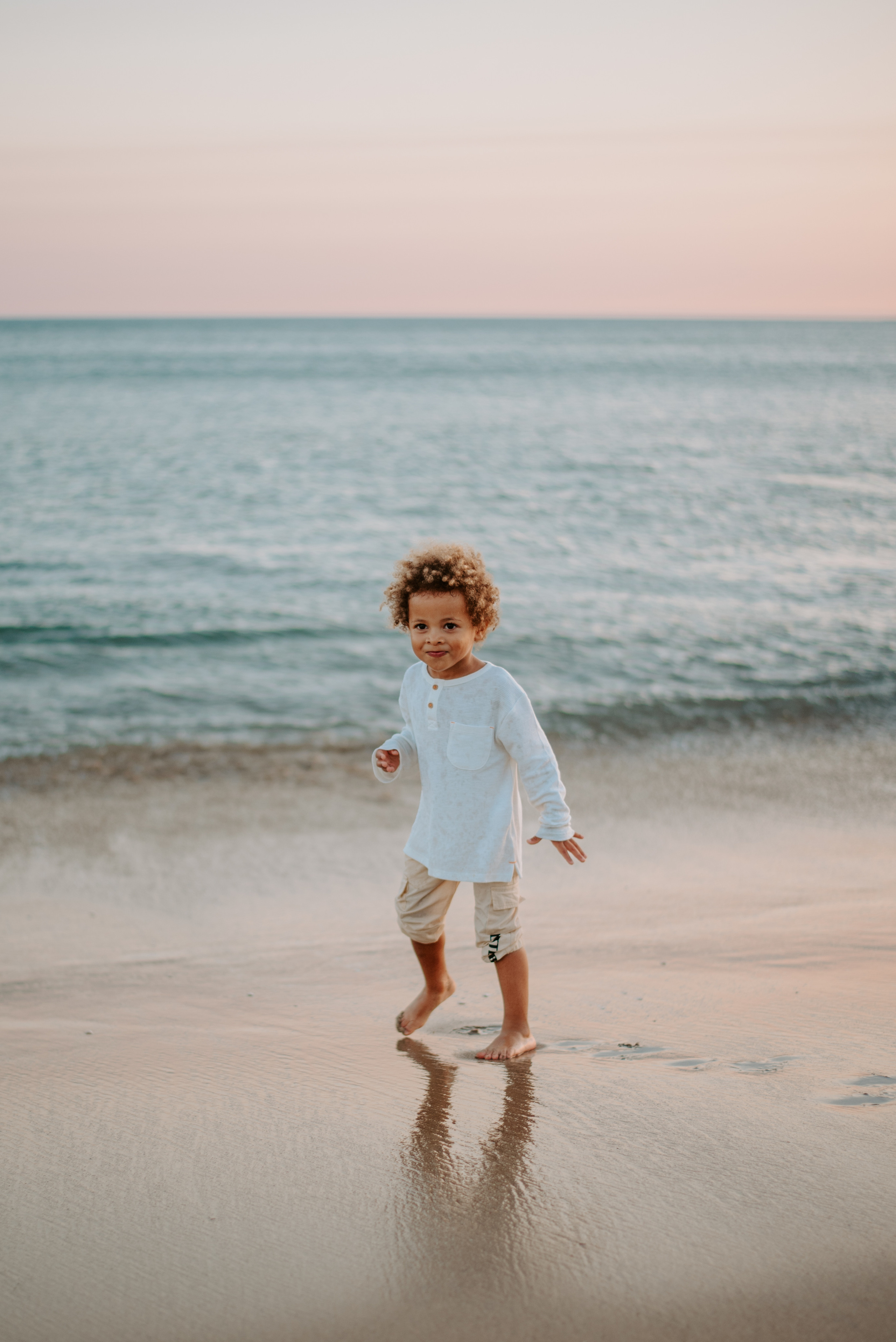 Family photographer based in Lisbon. Lifestyle, wedding and family photographer