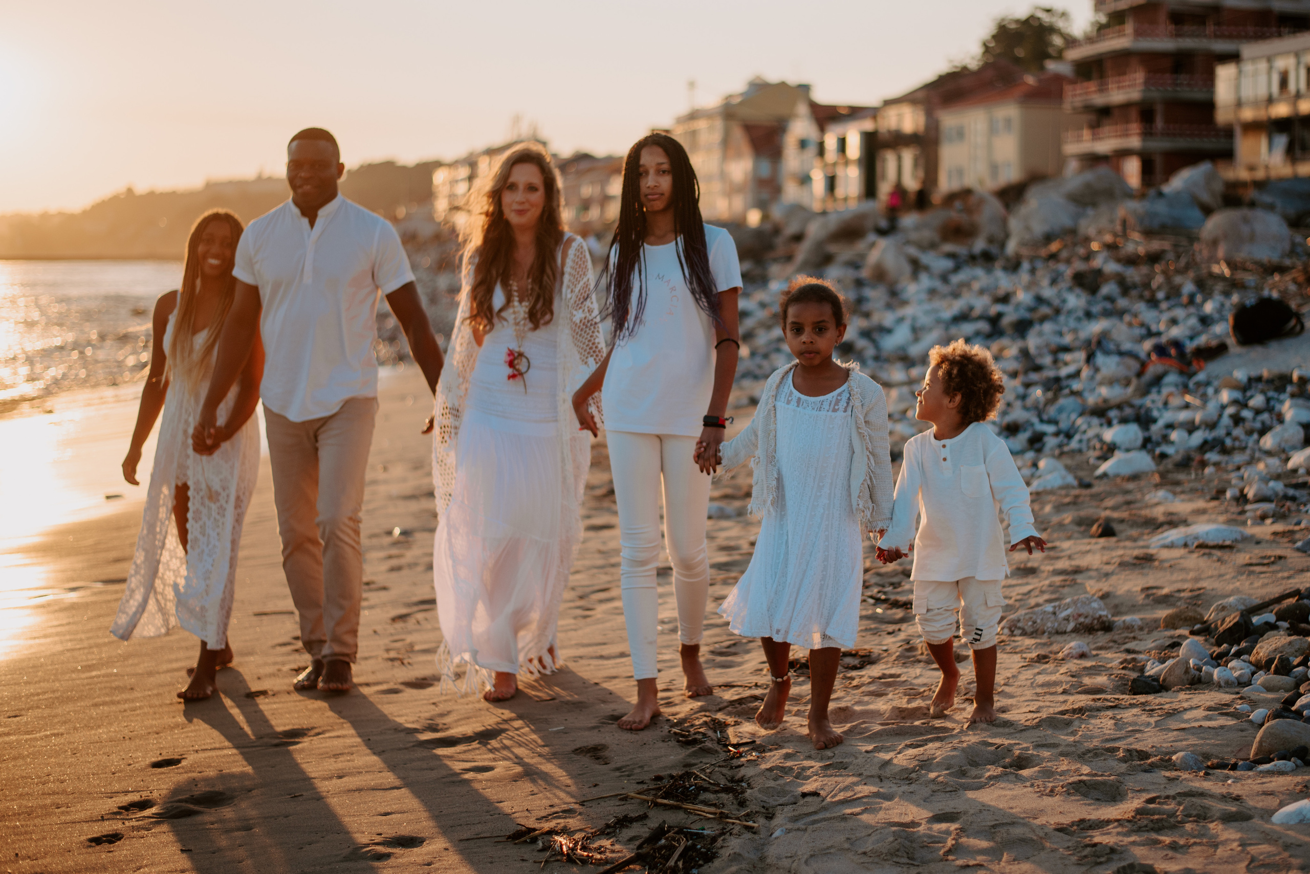 Family photographer based in Lisbon. Lifestyle, wedding and family photographer