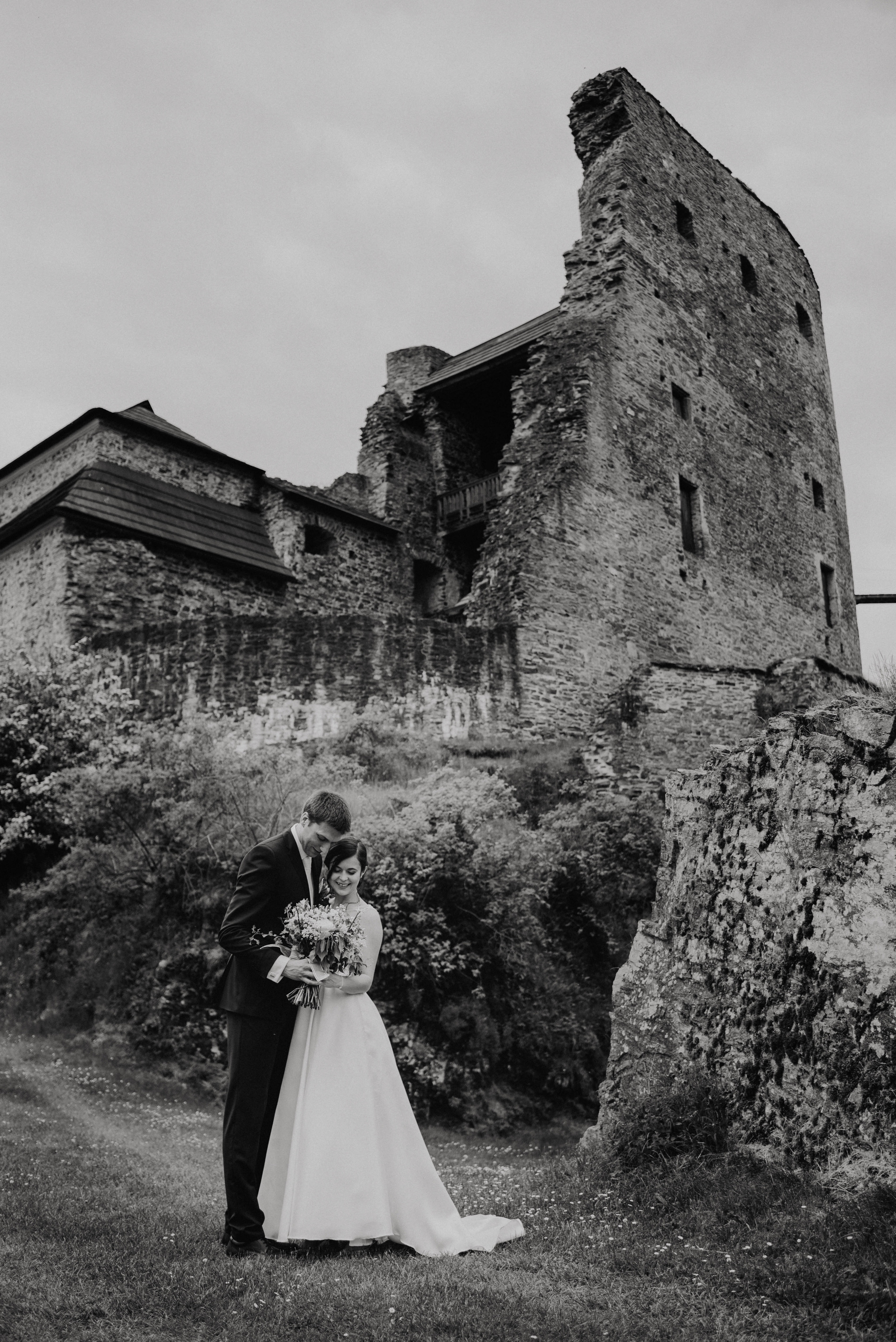 Svatba na hradě na Šumavě. Šumava. Velhartice. Lifestyle, wedding and family photographer