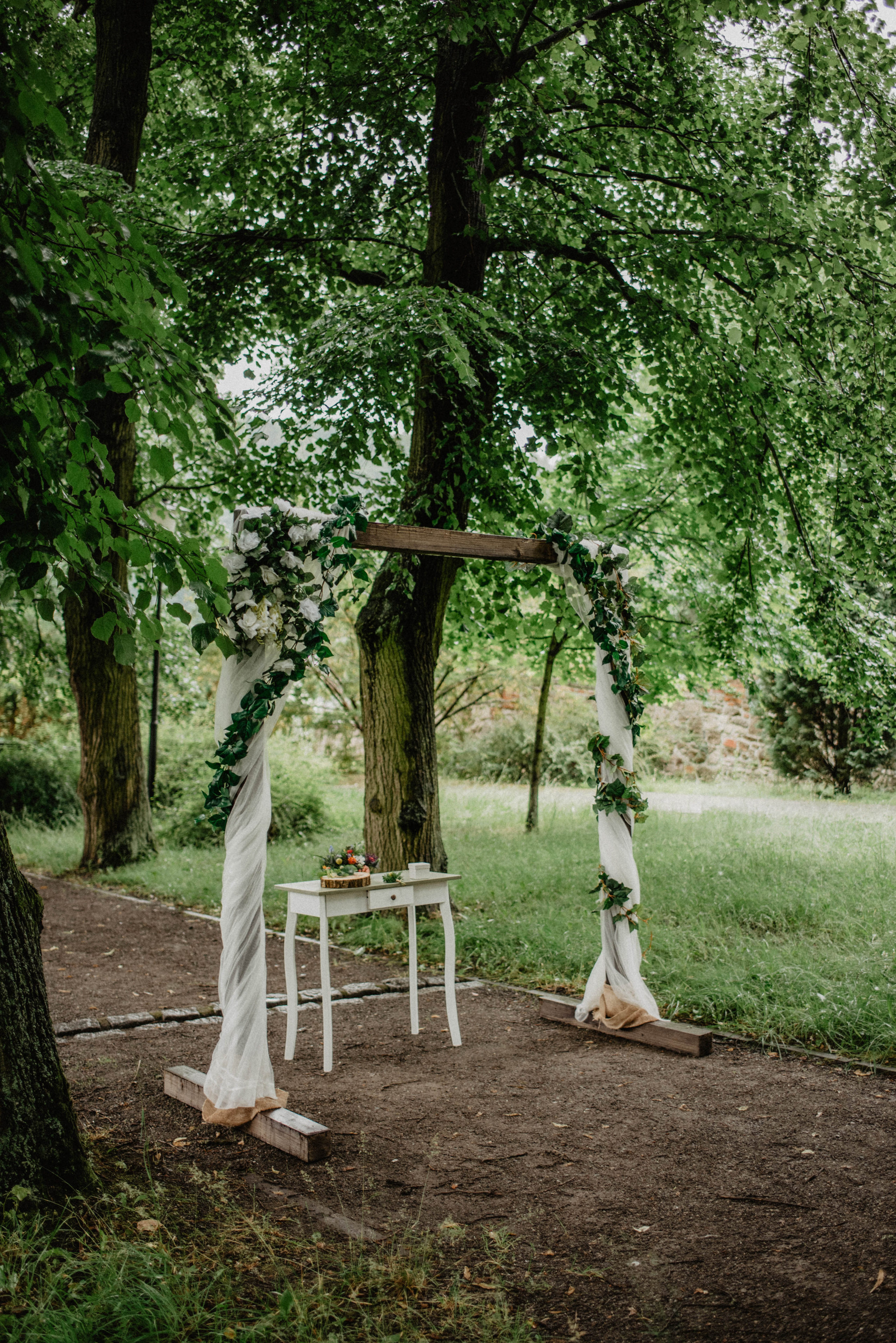 Svatba v Táboře v parku. Lifestyle, wedding and family photographer