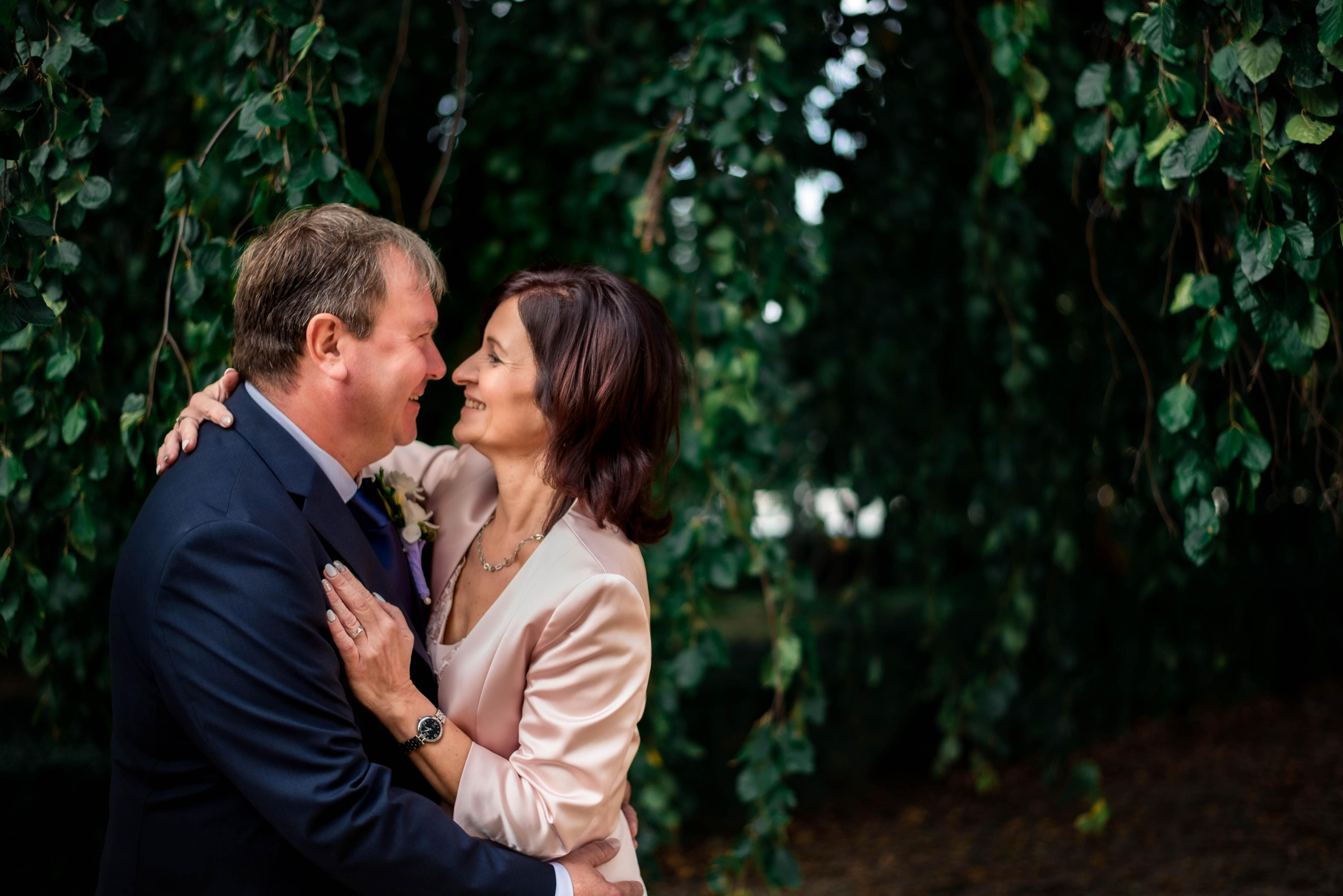 Svatba na zámku ve Slavkově u Brna. Lifestyle, wedding and family photographer