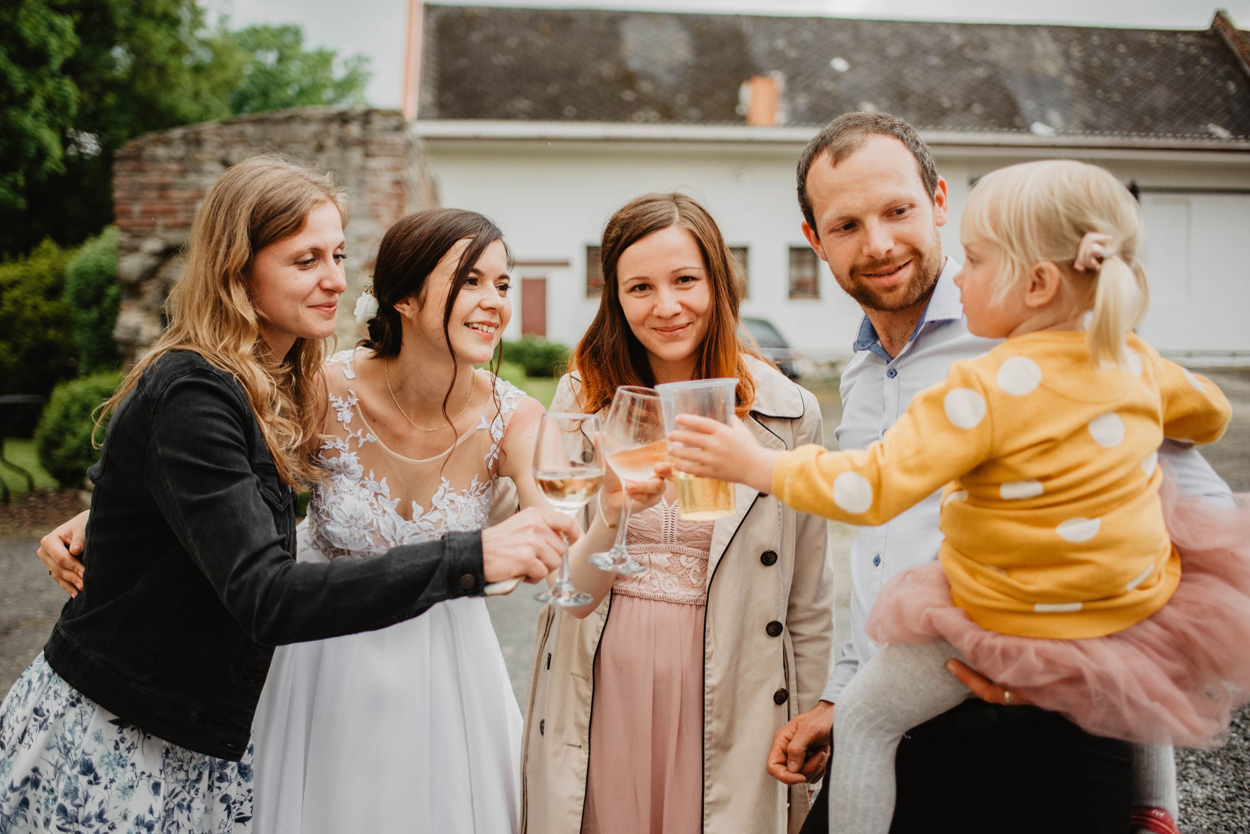 Svatba na hradě na Šumavě. Šumava. Velhartice. Lifestyle, wedding and family photographer