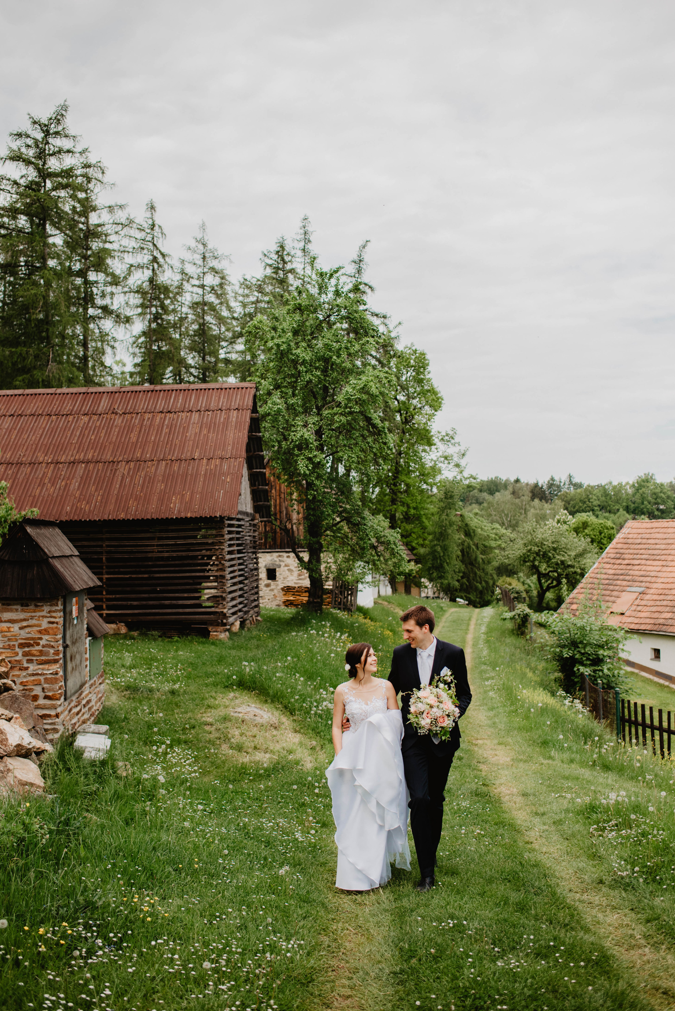 Svatba na hradě na Šumavě. Šumava. Velhartice. Lifestyle, wedding and family photographer