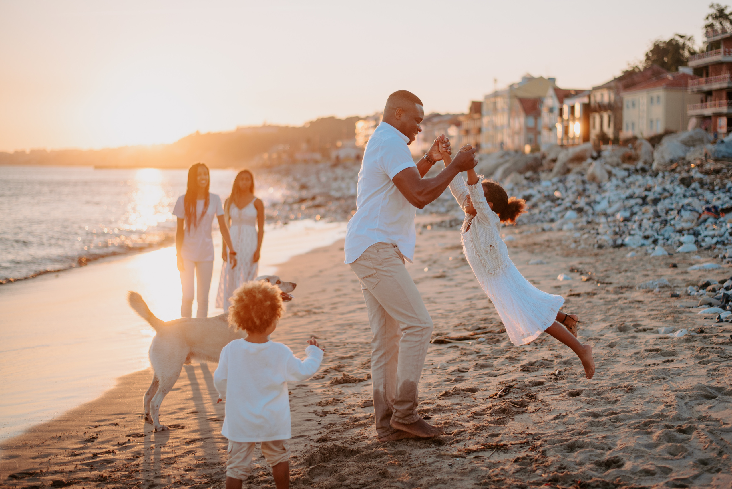 Family photographer based in Lisbon. Lifestyle, wedding and family photographer