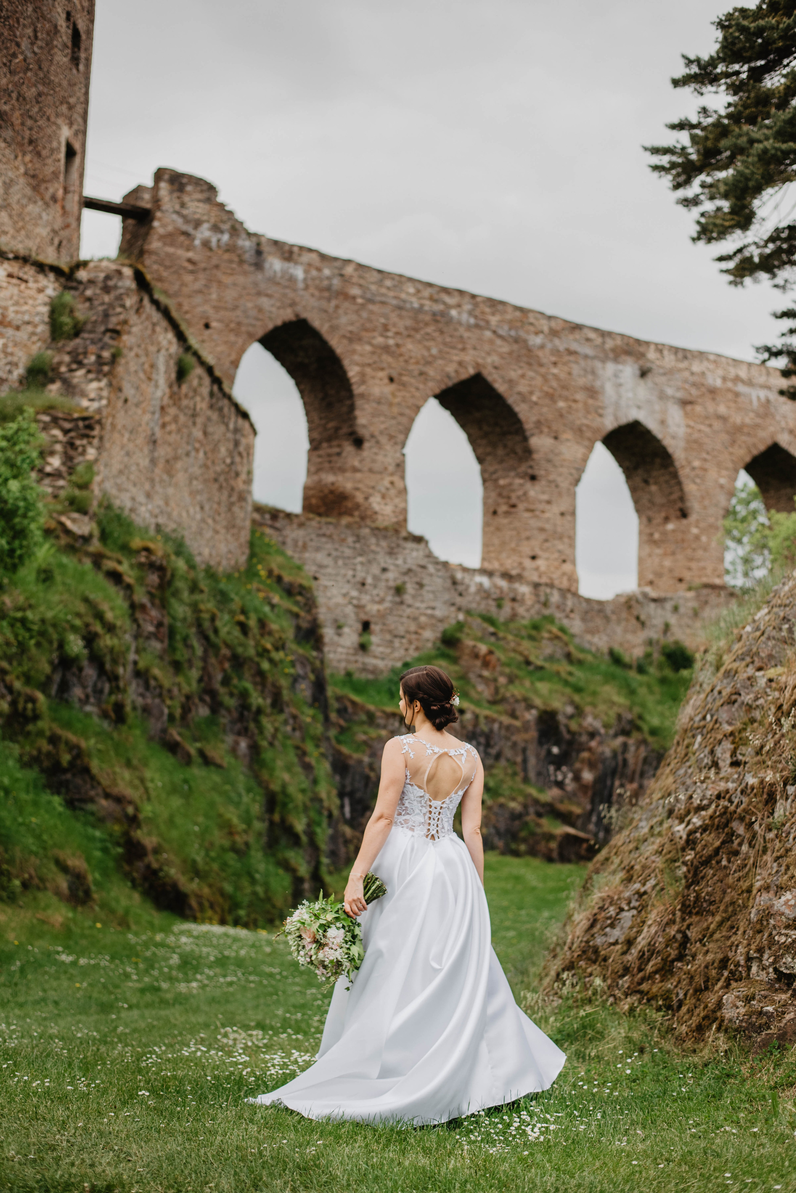 Svatba na hradě na Šumavě. Šumava. Velhartice. Lifestyle, wedding and family photographer