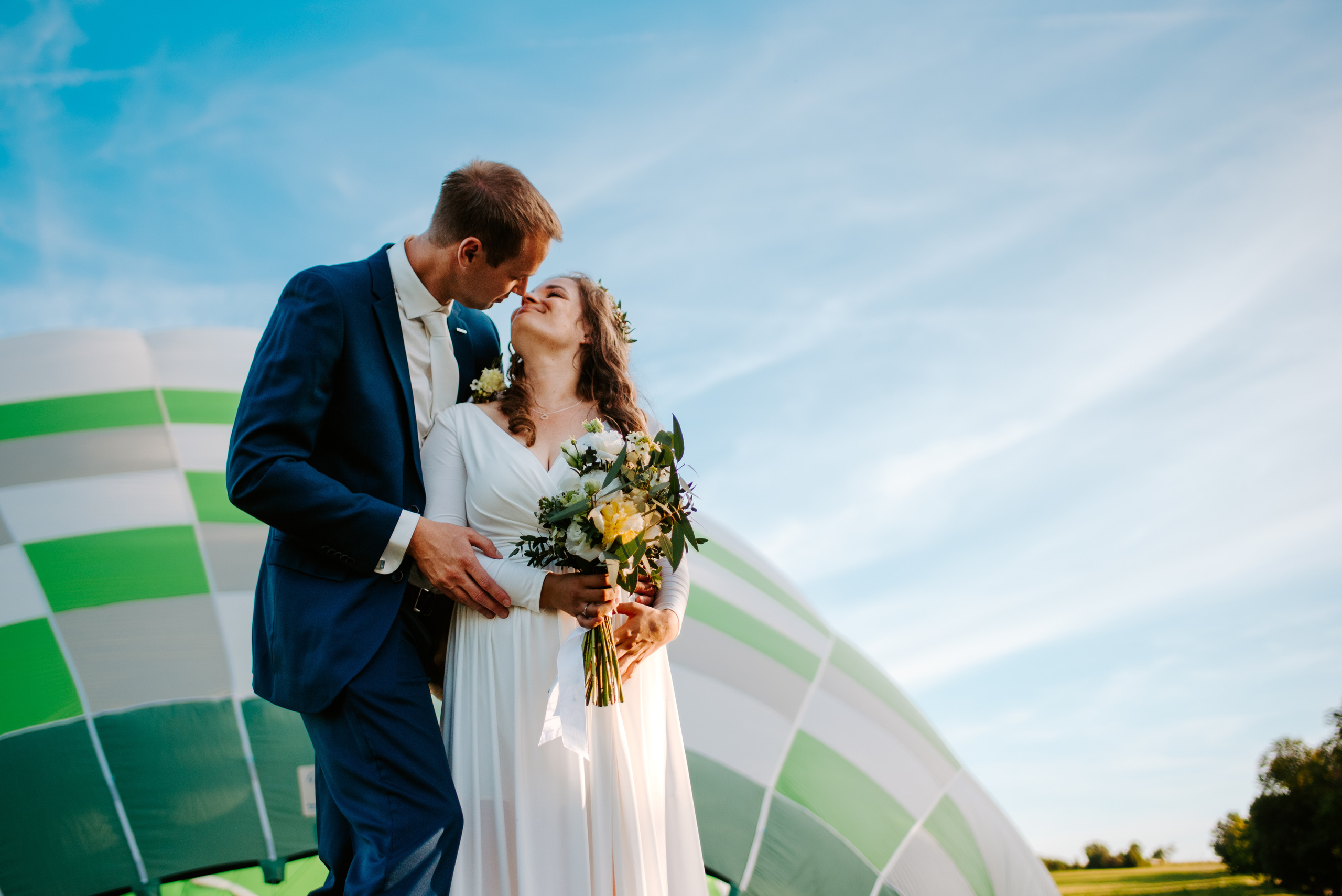 Wedding in the hot air balloon. Lifestyle, wedding and family photographer