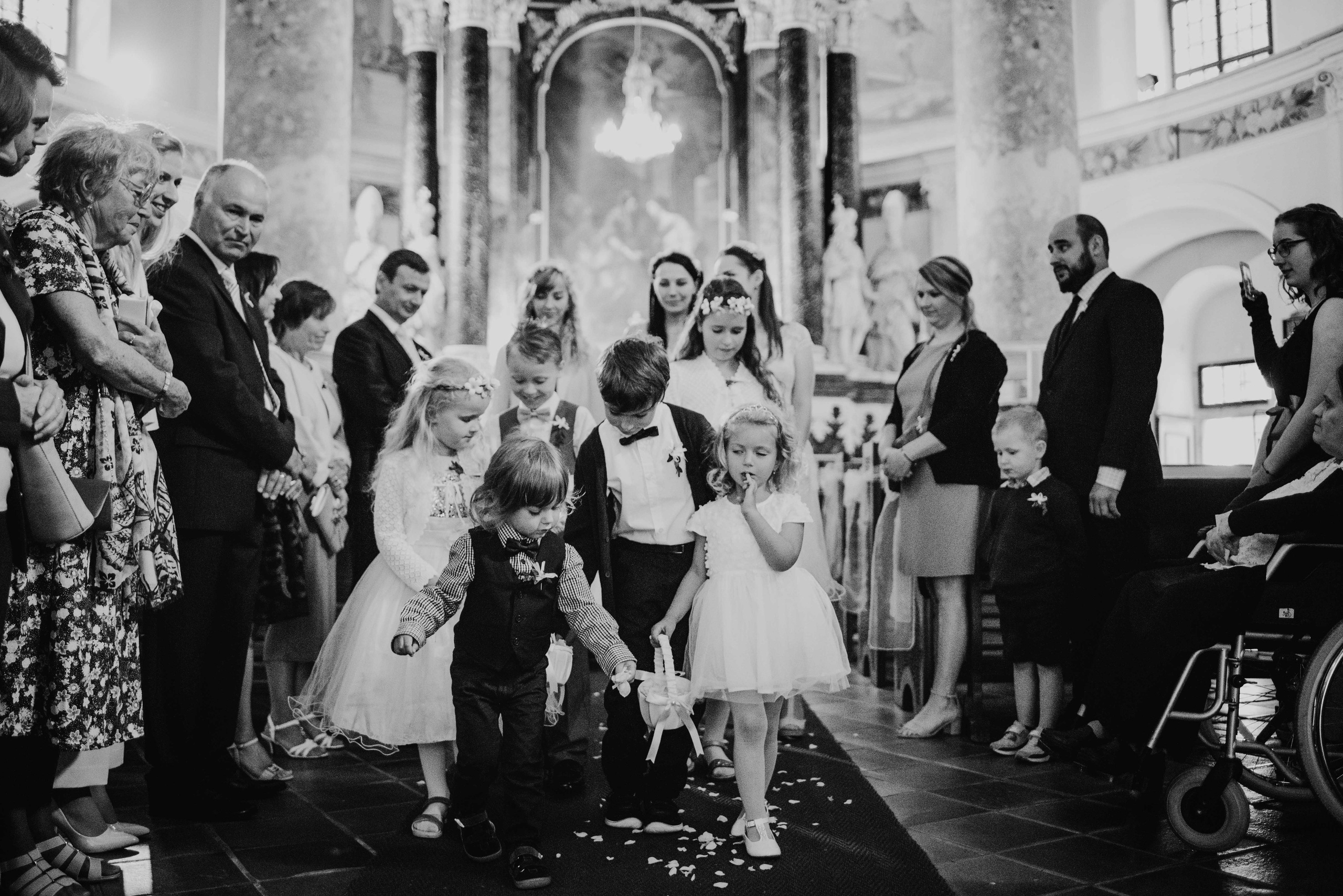 Svatba v kostele v Rýmařově. Bruntál. Lifestyle, wedding and family photographer
