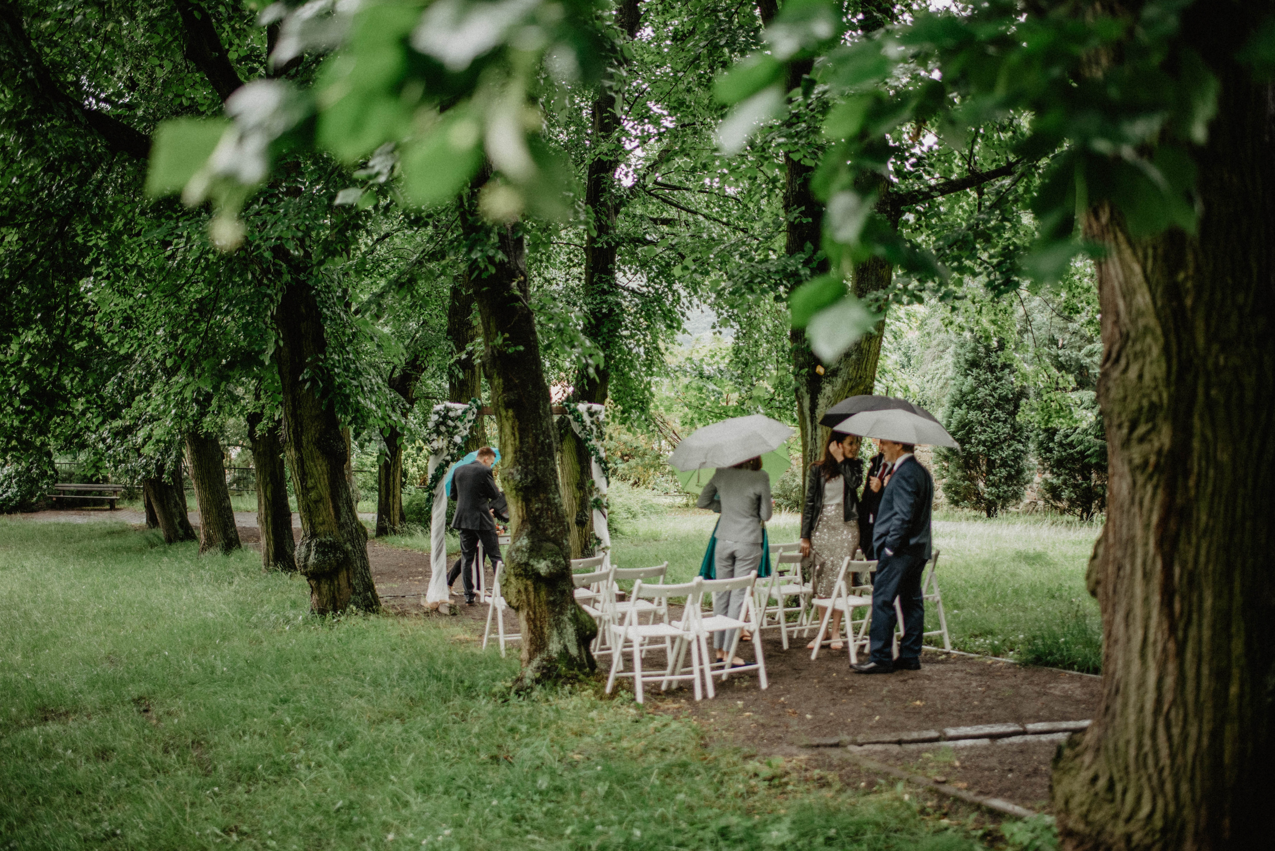 Svatba v Táboře v parku. Lifestyle, wedding and family photographer