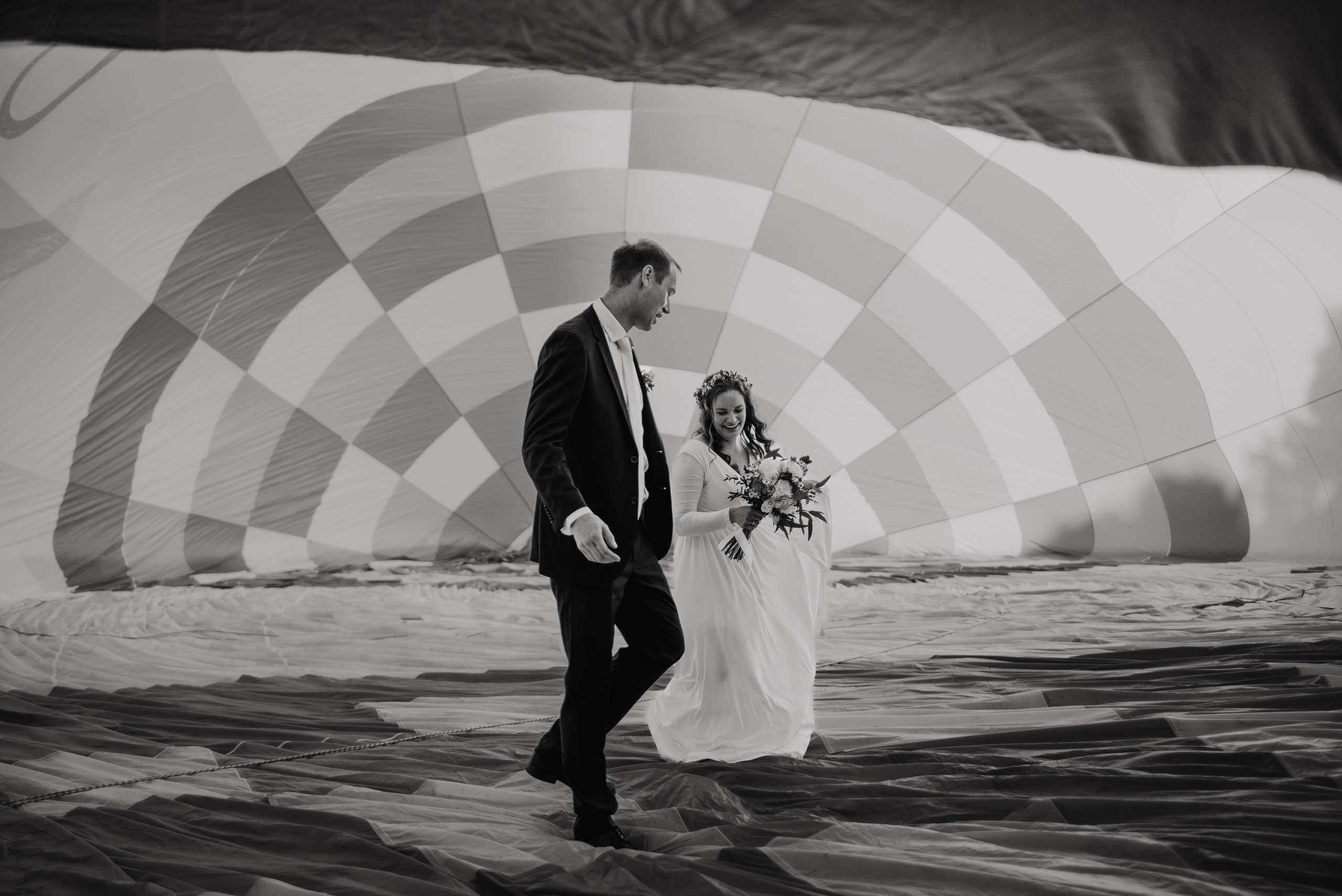 Wedding in the hot air balloon. Lifestyle, wedding and family photographer