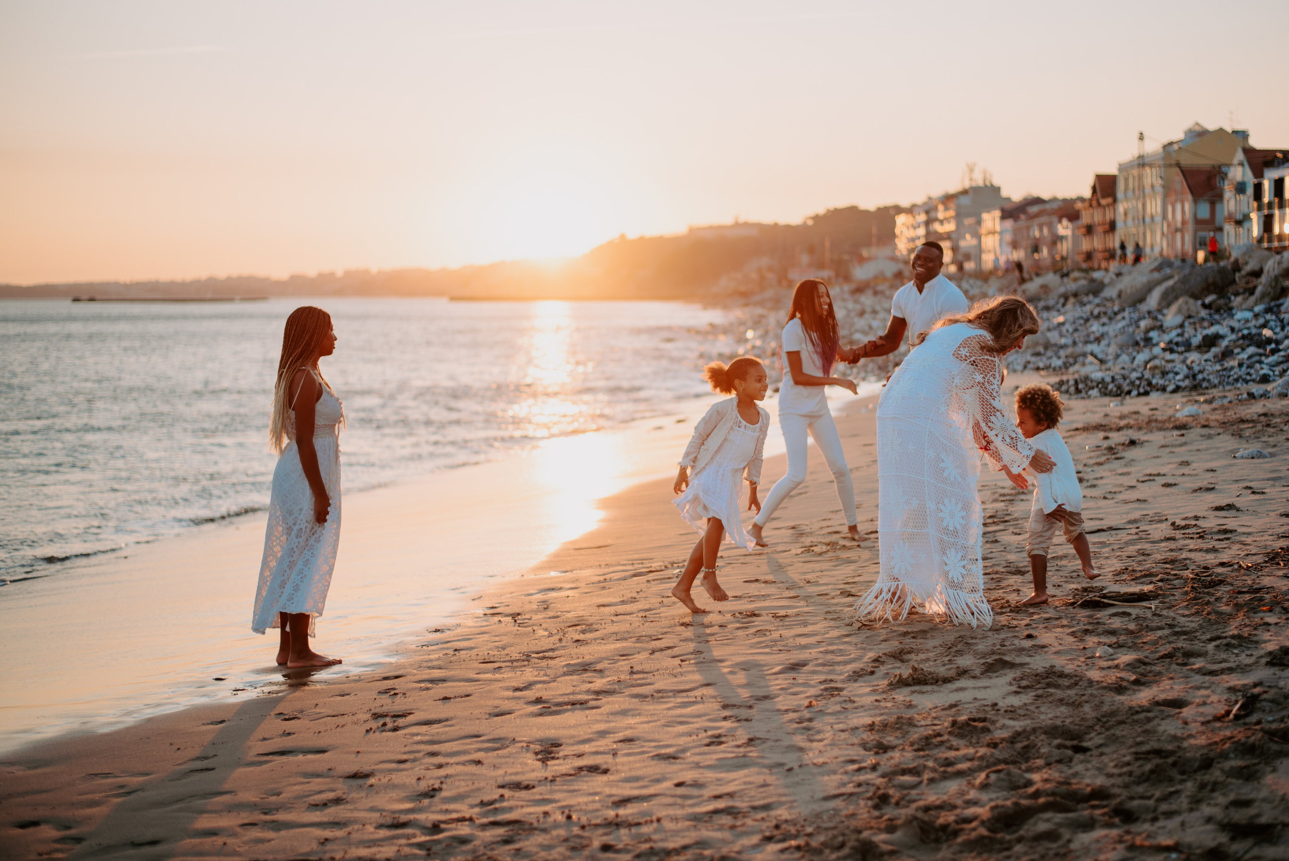 Family photographer based in Lisbon. Lifestyle, wedding and family photographer