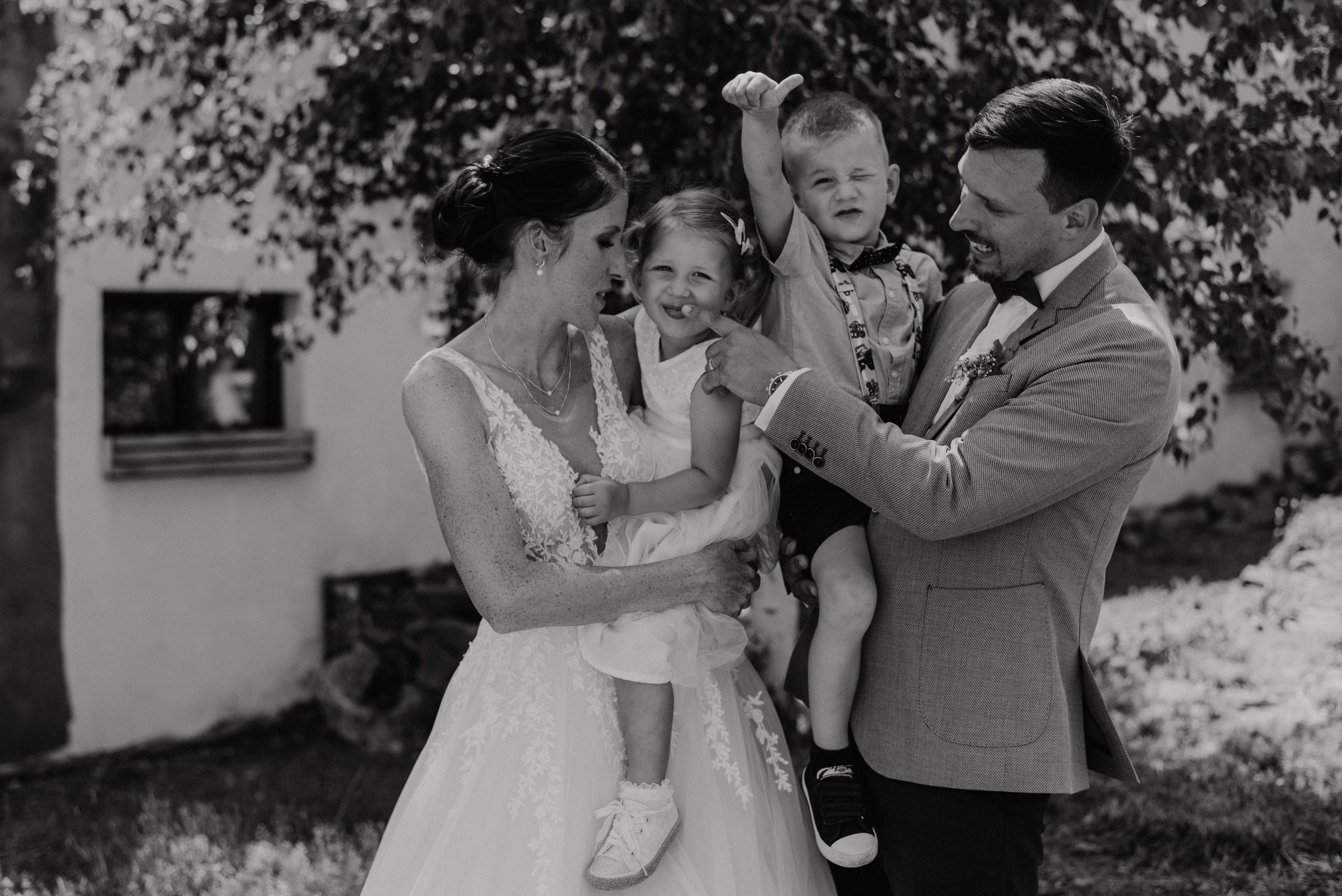 Rustic wedding. Svatba v rustikálním stylu poblíž Brna. Lifestyle, wedding and family photographer