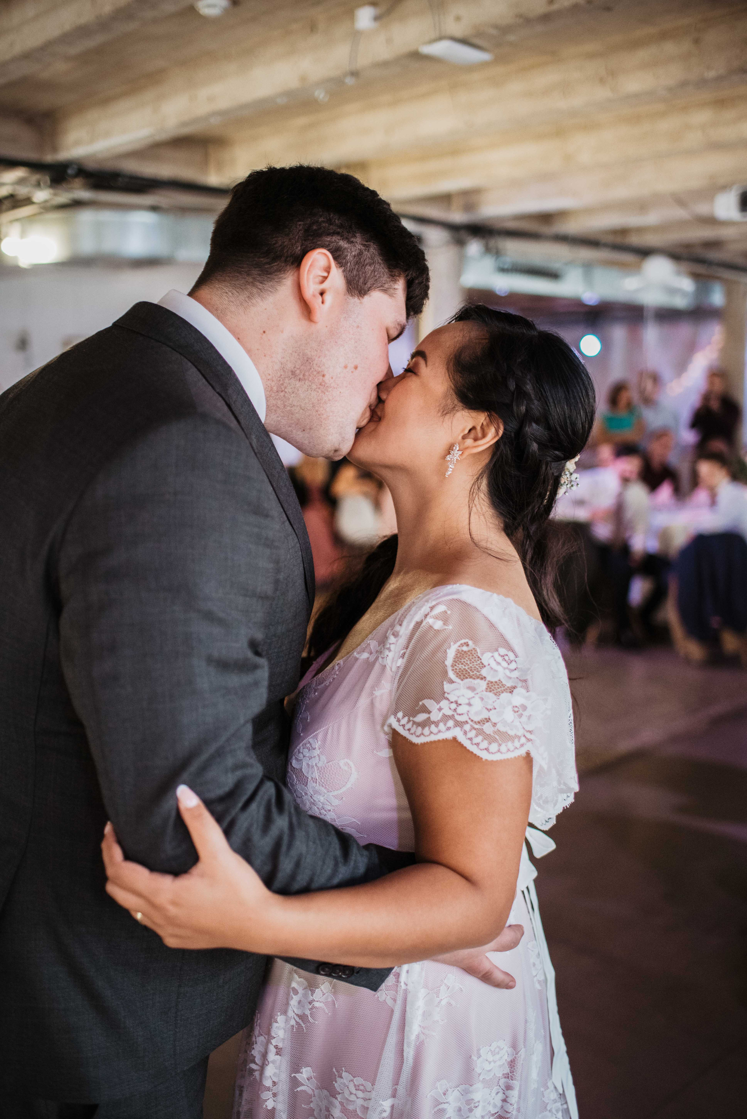 Svatba v centru Brna na Zelném trhu. Lifestyle, wedding and family photographer