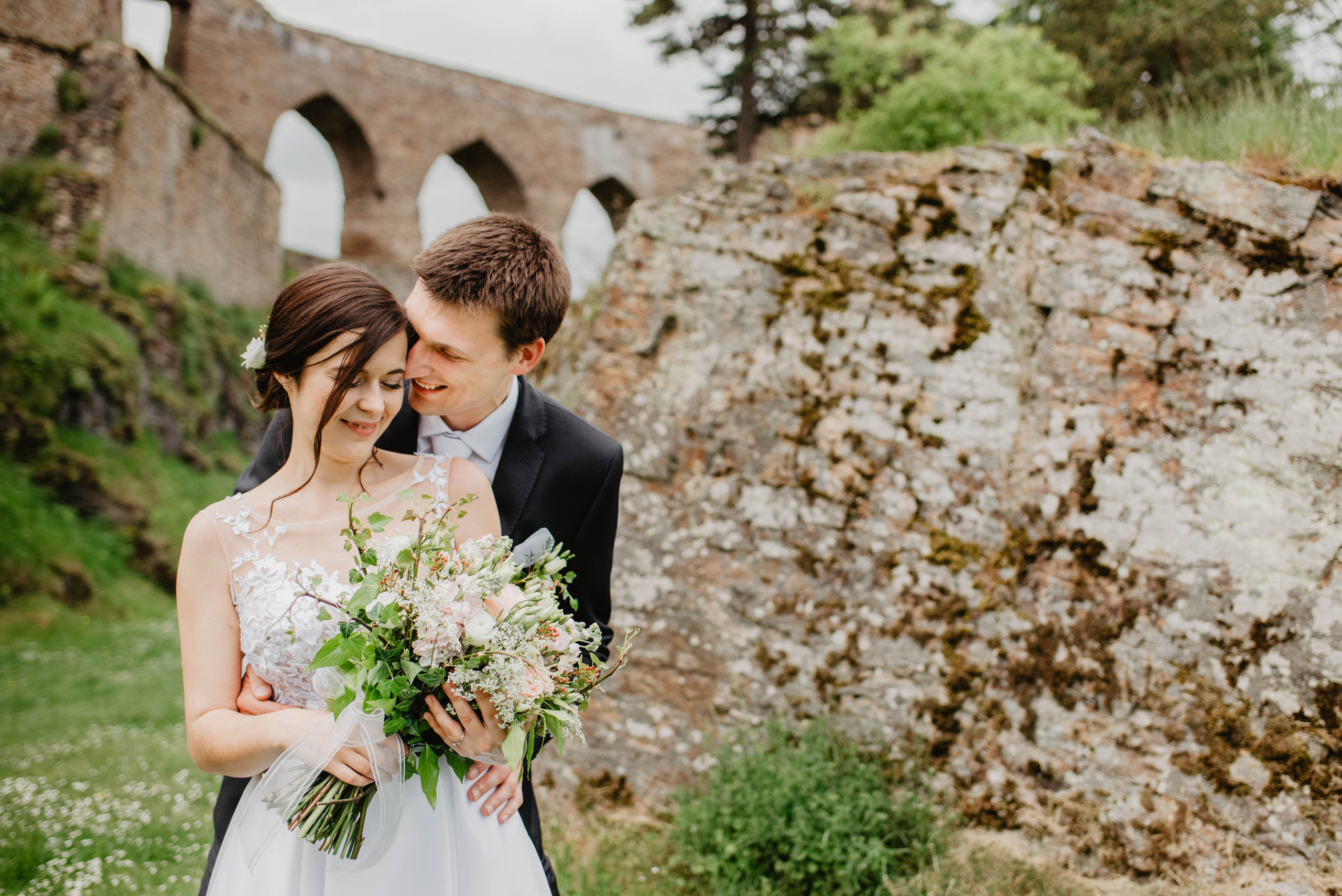 Svatba na hradě na Šumavě. Šumava. Velhartice. Lifestyle, wedding and family photographer