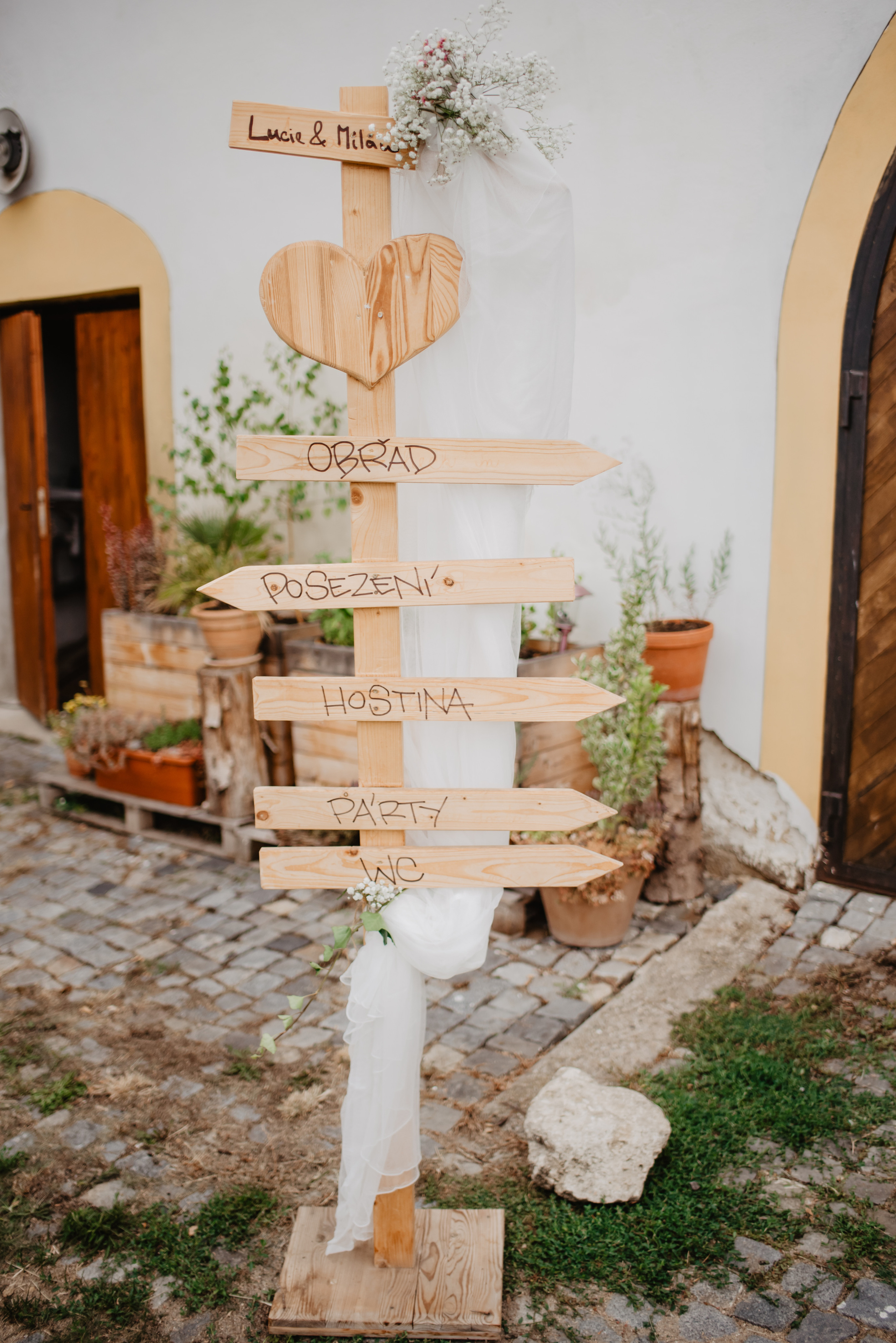 Rustic wedding. Svatba v rustikálním stylu poblíž Brna. Lifestyle, wedding and family photographer