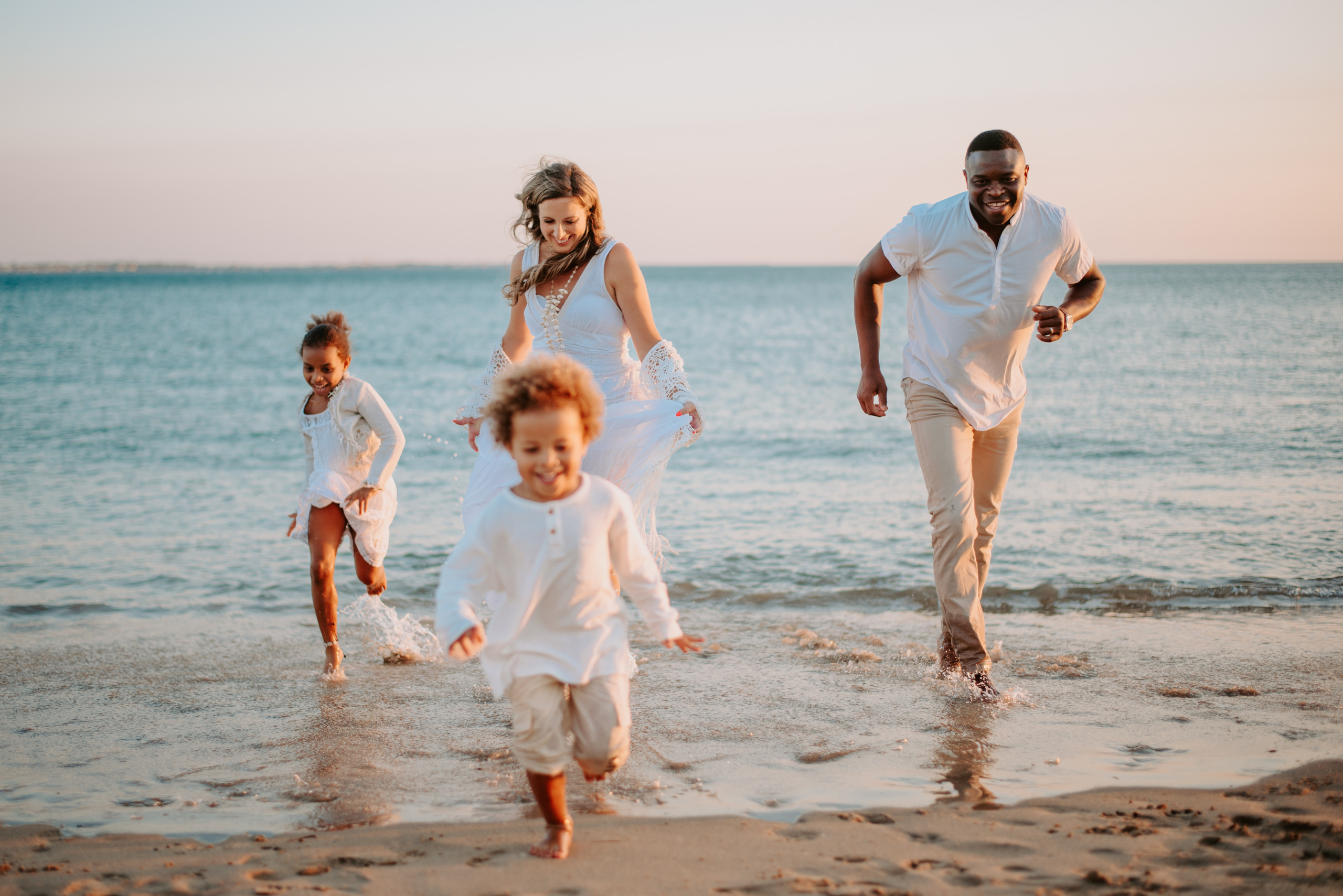 Family photographer based in Lisbon. Lifestyle, wedding and family photographer