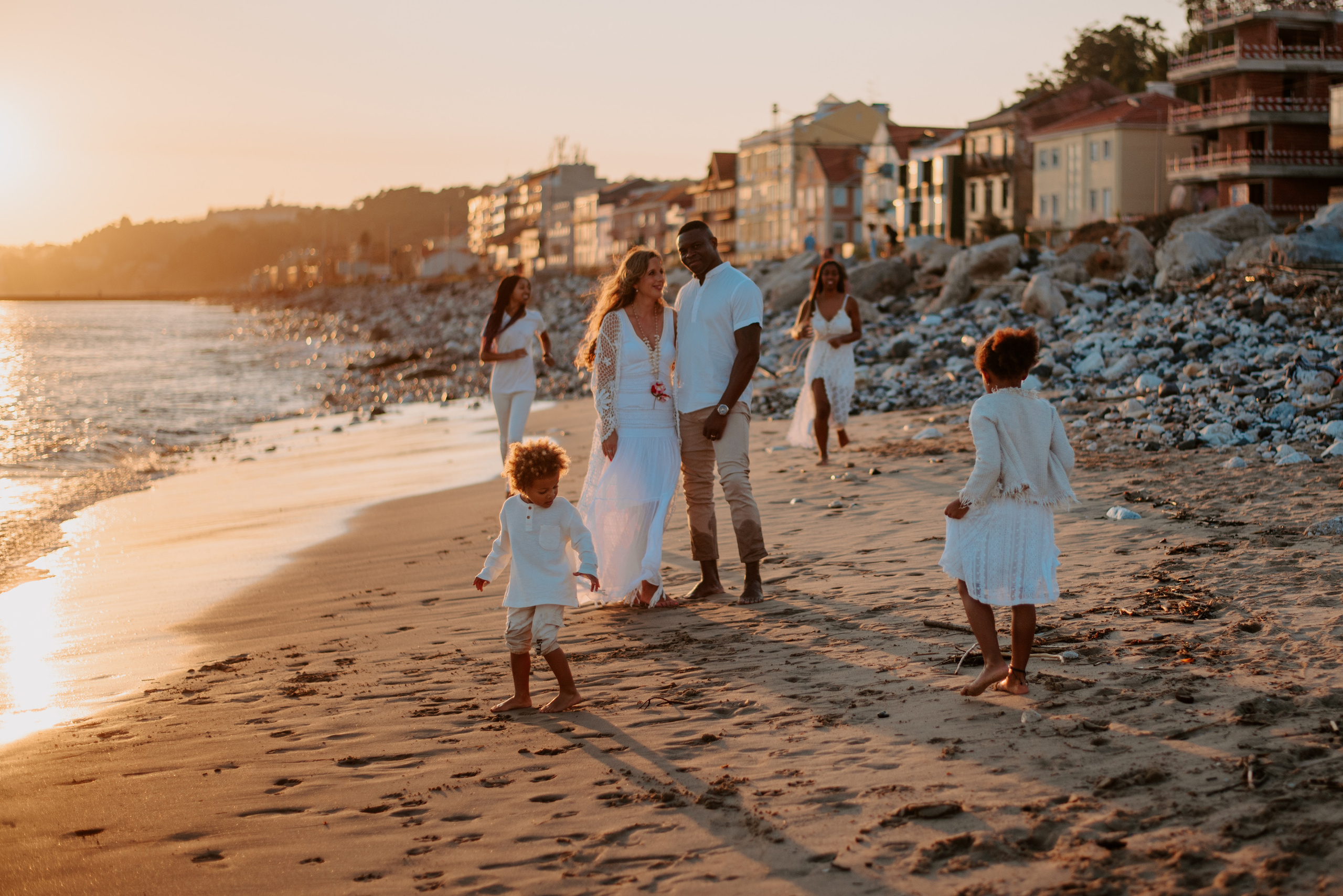 Family photographer based in Lisbon. Lifestyle, wedding and family photographer