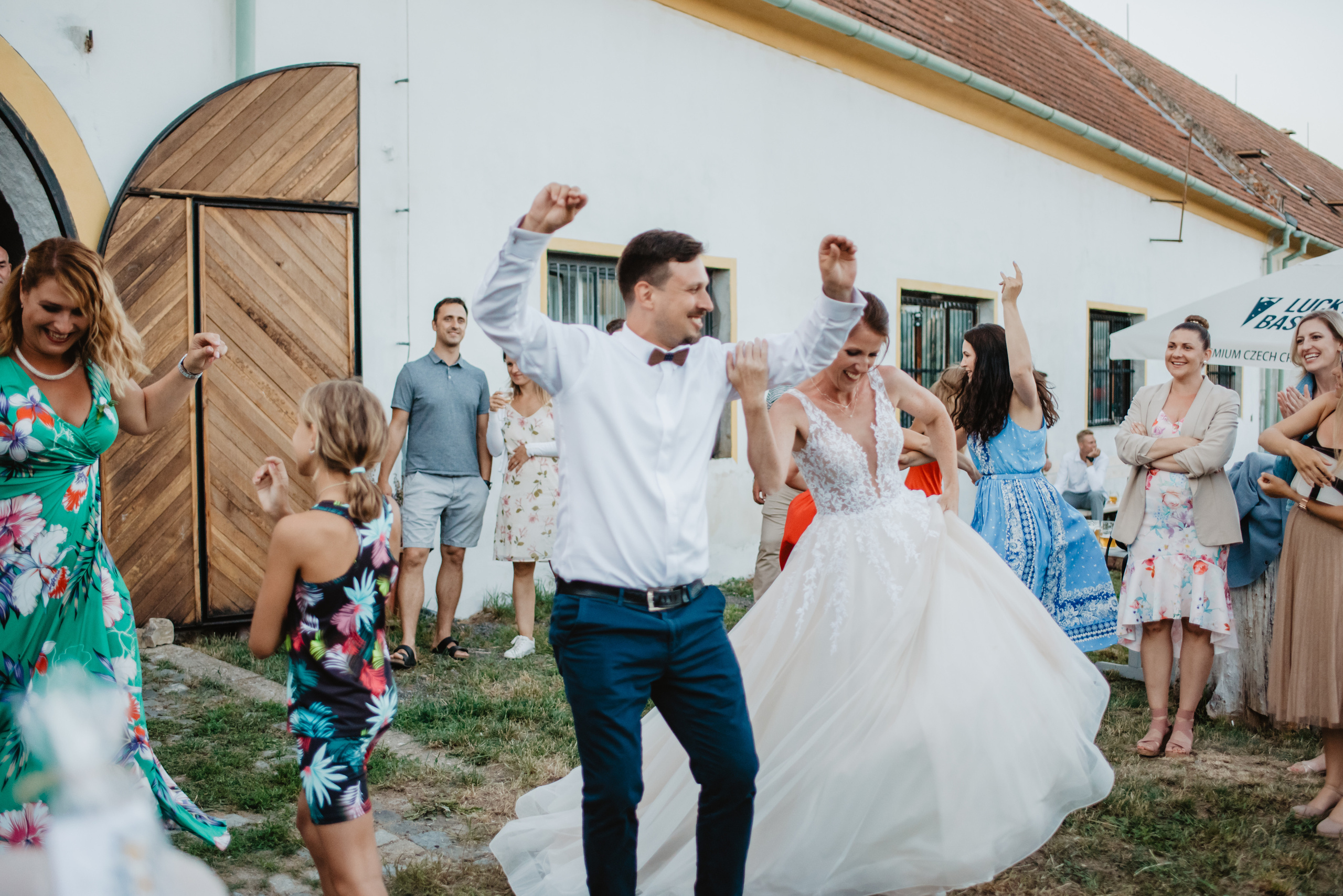 Rustic wedding. Svatba v rustikálním stylu poblíž Brna. Lifestyle, wedding and family photographer